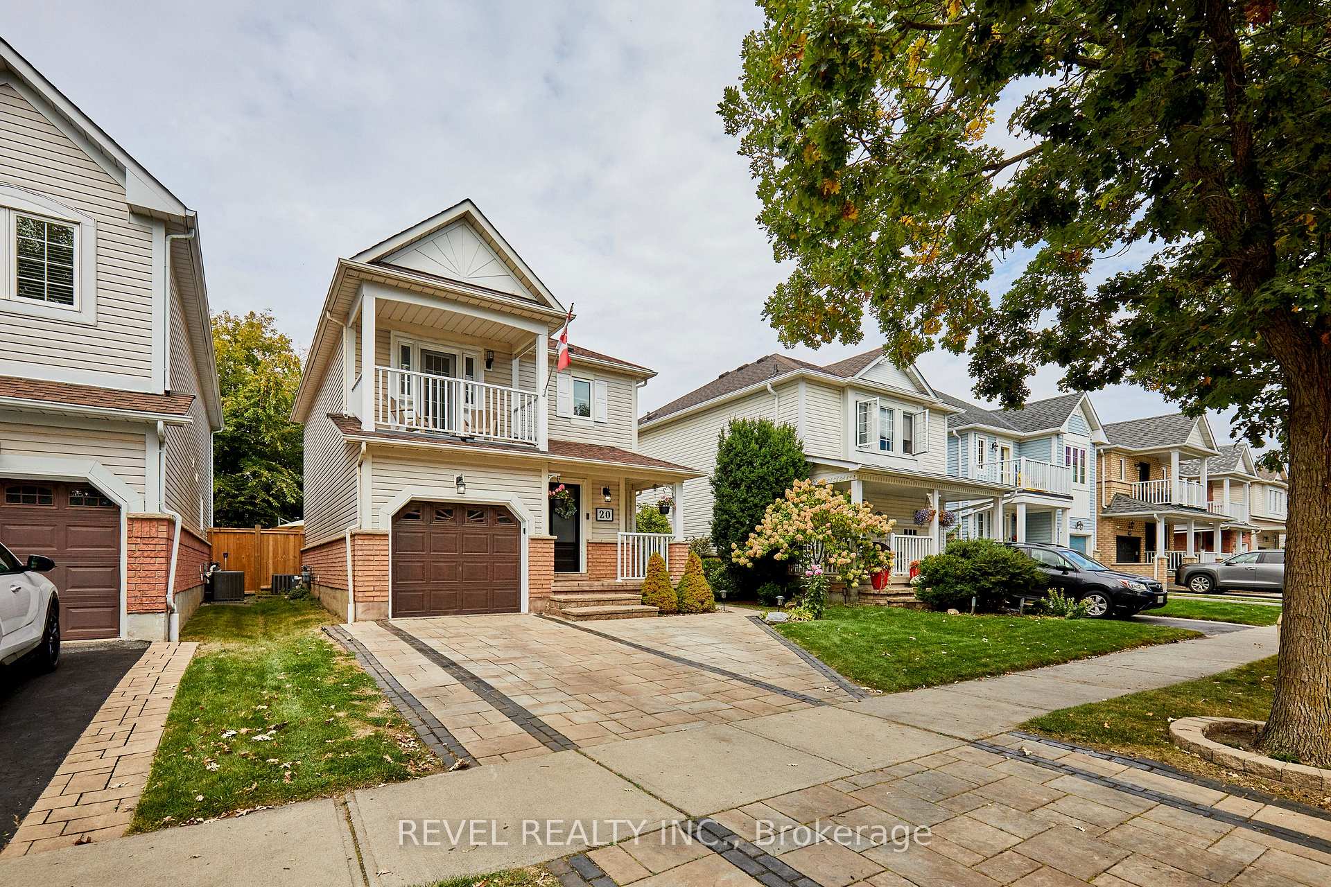 Photo 3 of 20 Breakwater Drive, Whitby, Port Whitby — HOMEH