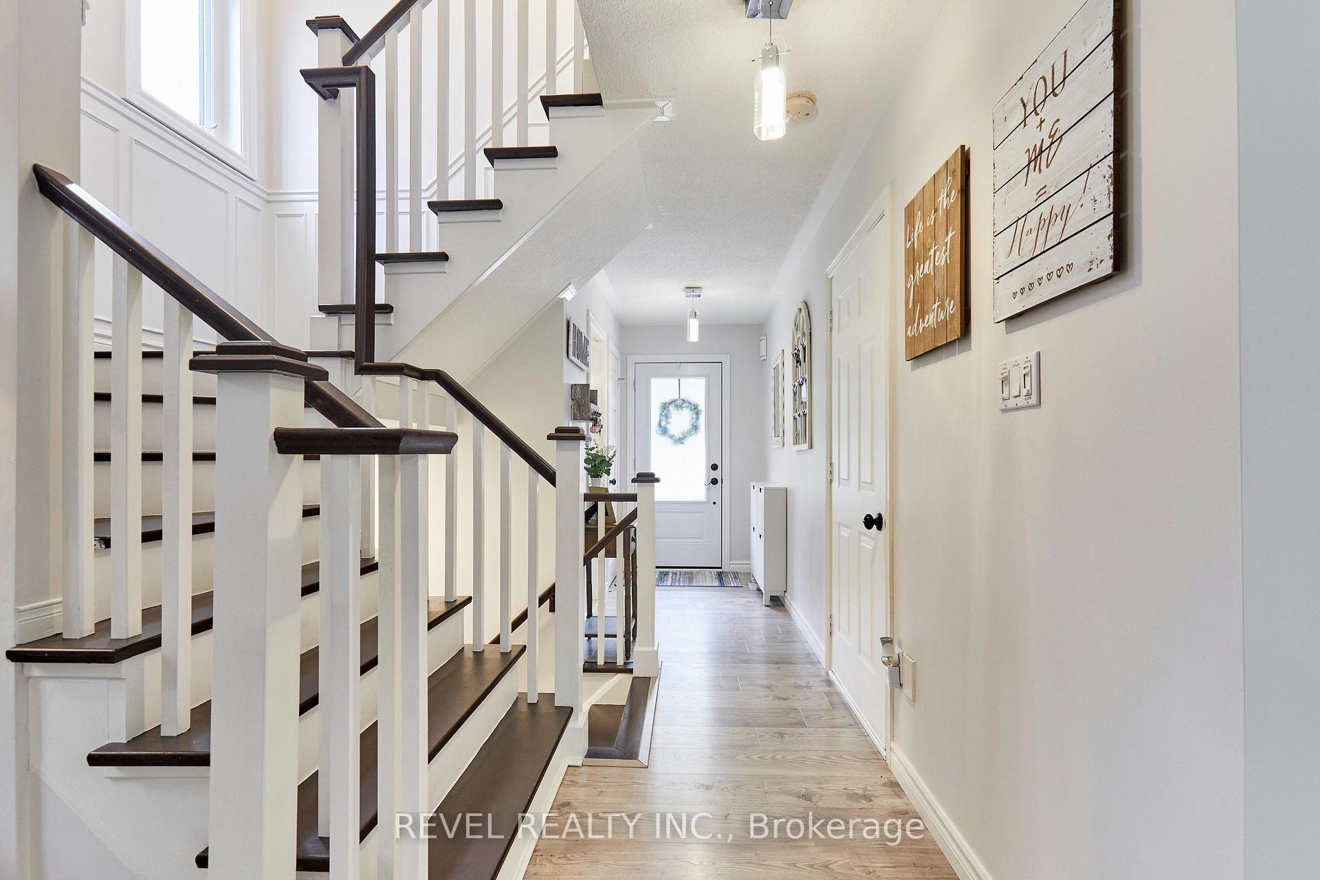 Photo 4 of 20 Breakwater Drive, Whitby, Port Whitby — HOMEH