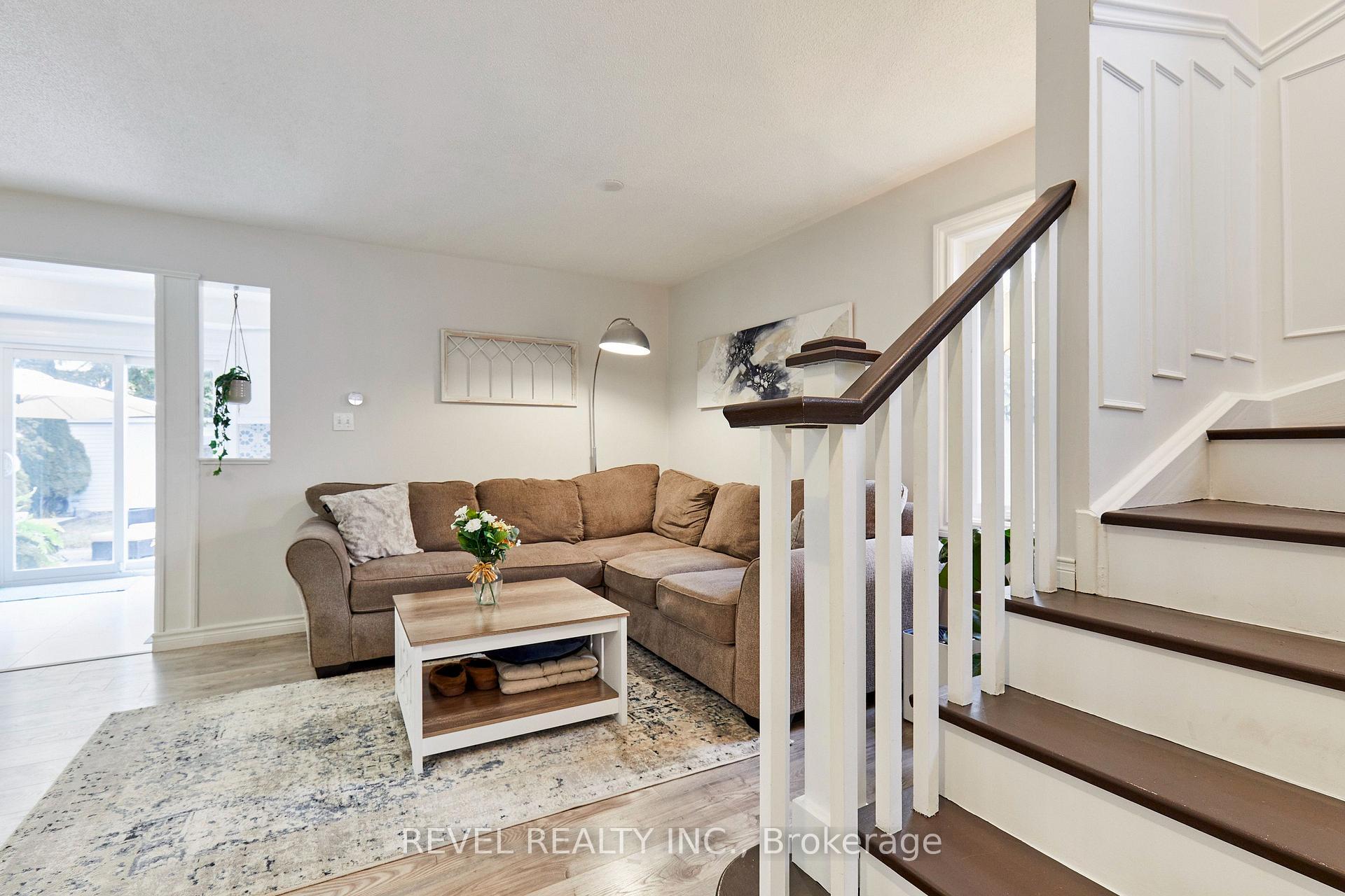 Photo 8 of 20 Breakwater Drive, Whitby, Port Whitby — HOMEH