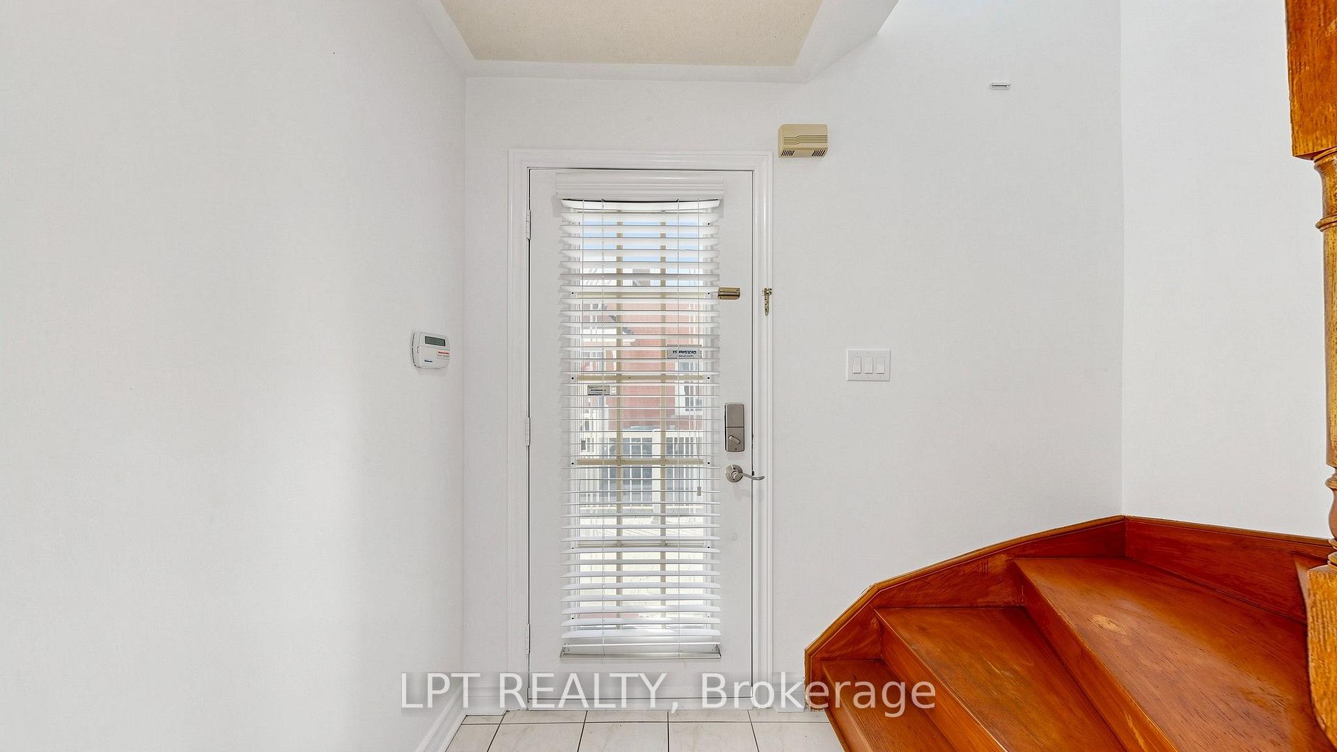 Photo 5 of 81 Shady Pine Circle, Brampton, Sandringham-Wellington — HOMEH