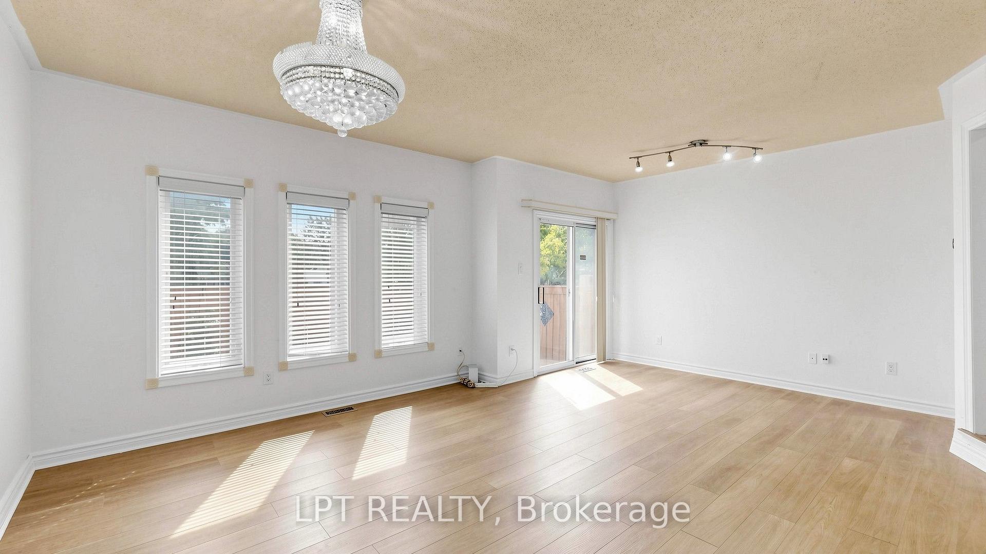 Photo 6 of 81 Shady Pine Circle, Brampton, Sandringham-Wellington — HOMEH