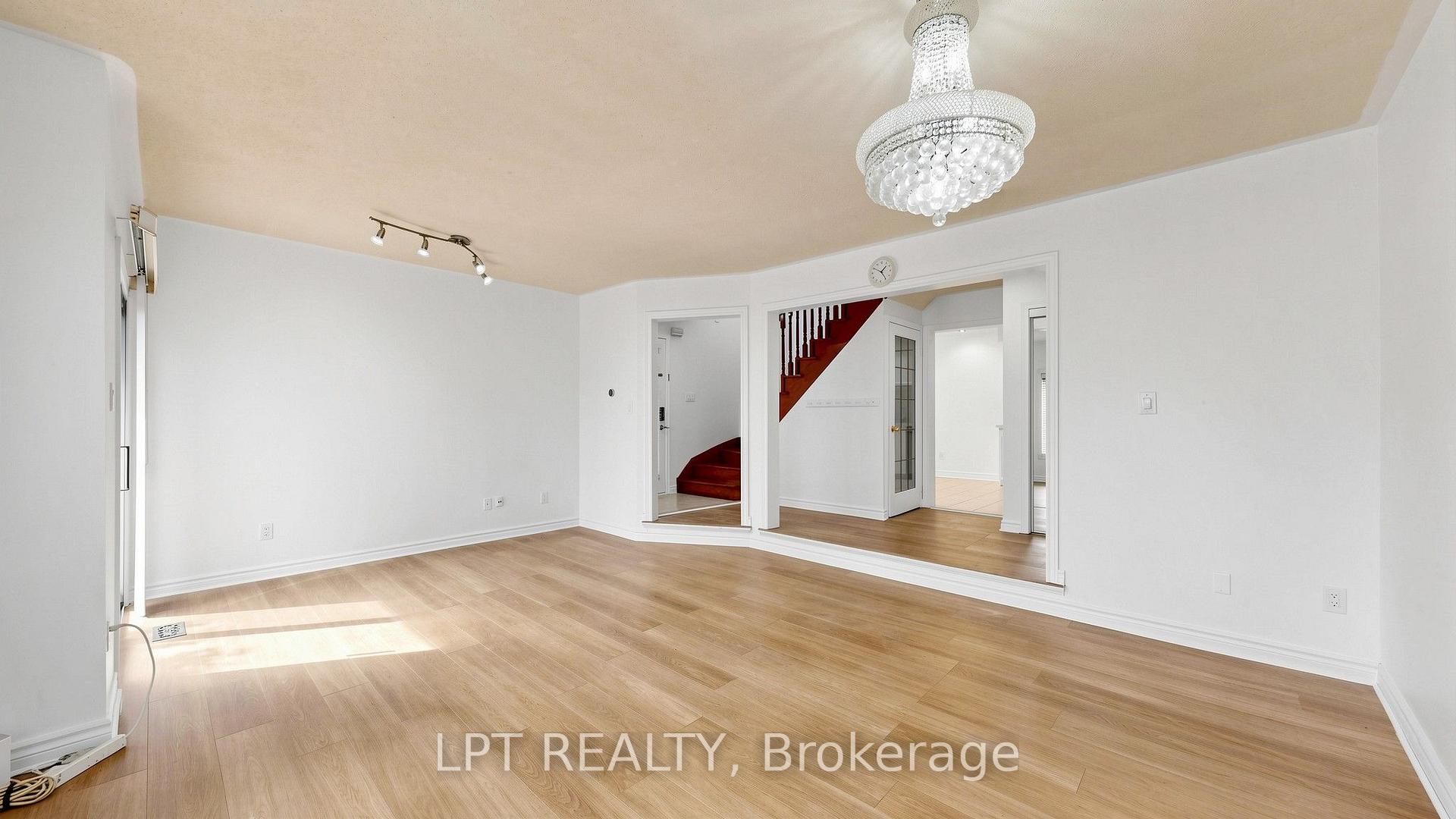 Photo 7 of 81 Shady Pine Circle, Brampton, Sandringham-Wellington — HOMEH