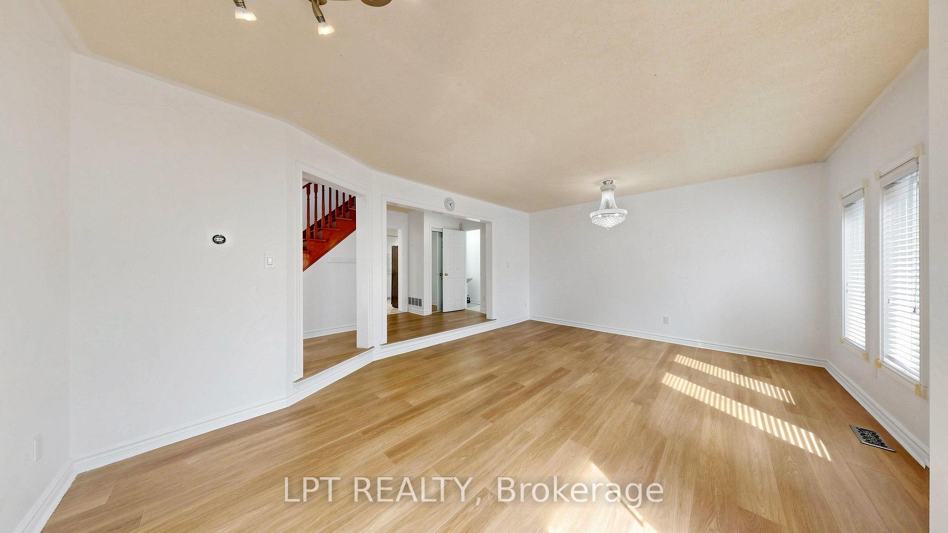 Photo 8 of 81 Shady Pine Circle, Brampton, Sandringham-Wellington — HOMEH