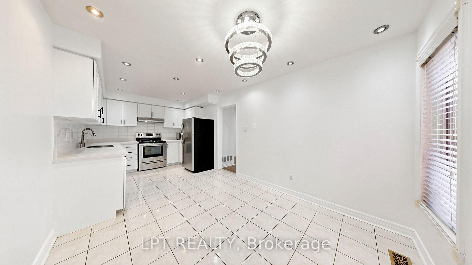 Photo 10 of 81 Shady Pine Circle, Brampton, Sandringham-Wellington — HOMEH
