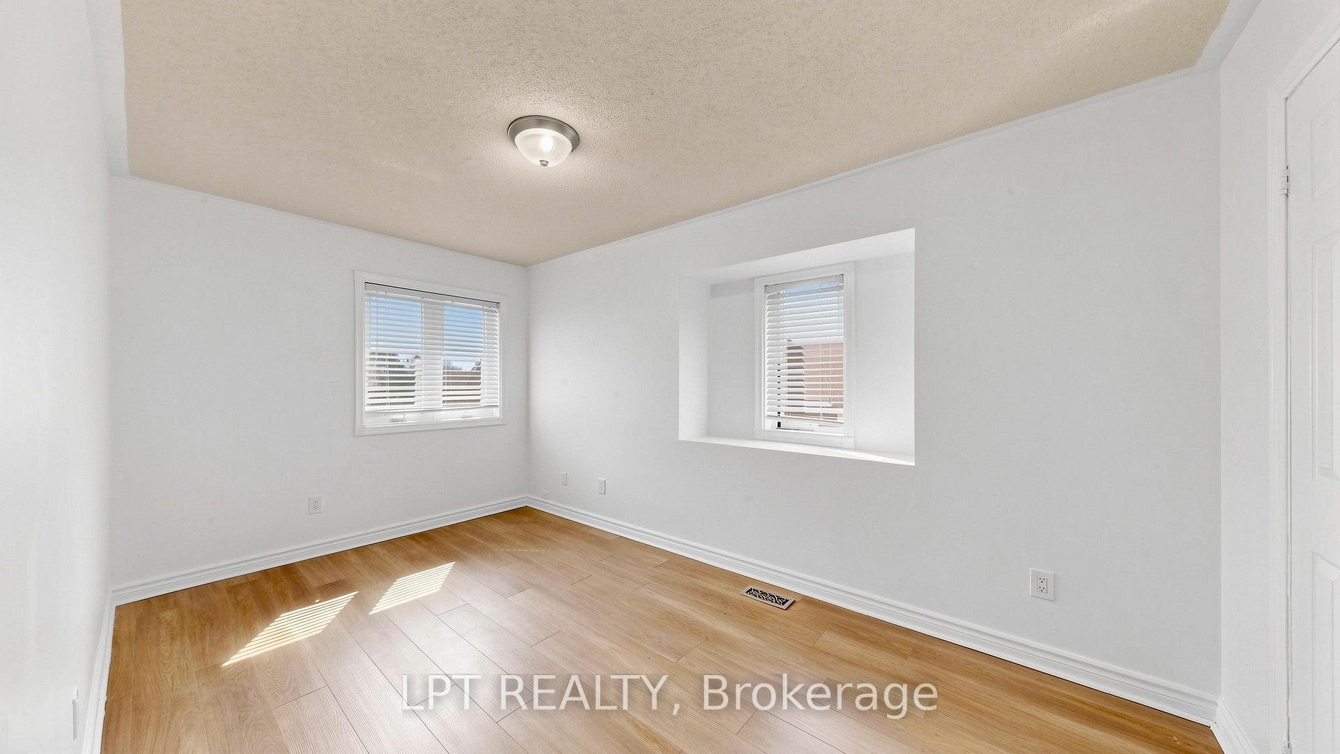 Photo 19 of 81 Shady Pine Circle, Brampton, Sandringham-Wellington — HOMEH