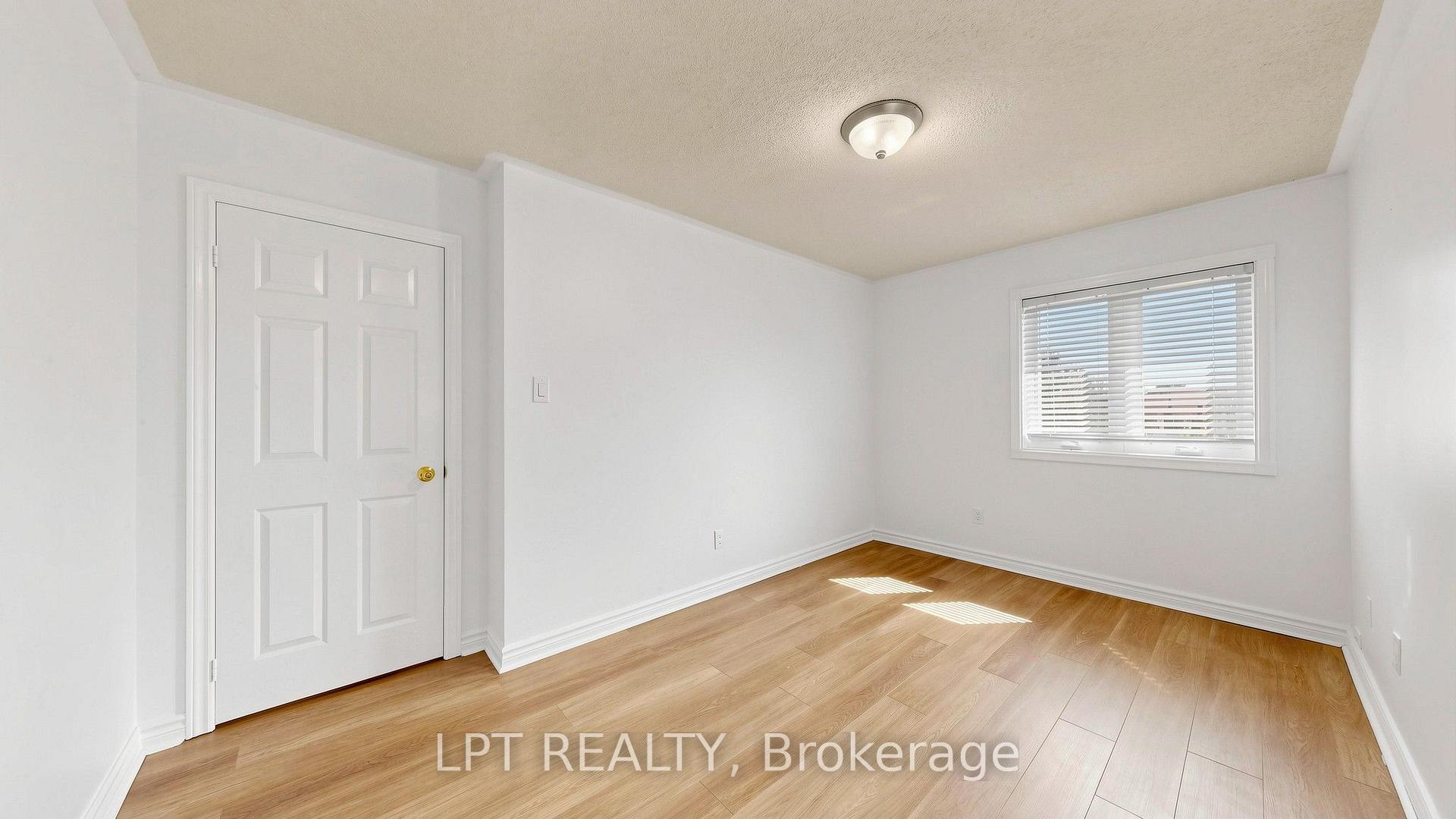 Photo 20 of 81 Shady Pine Circle, Brampton, Sandringham-Wellington — HOMEH