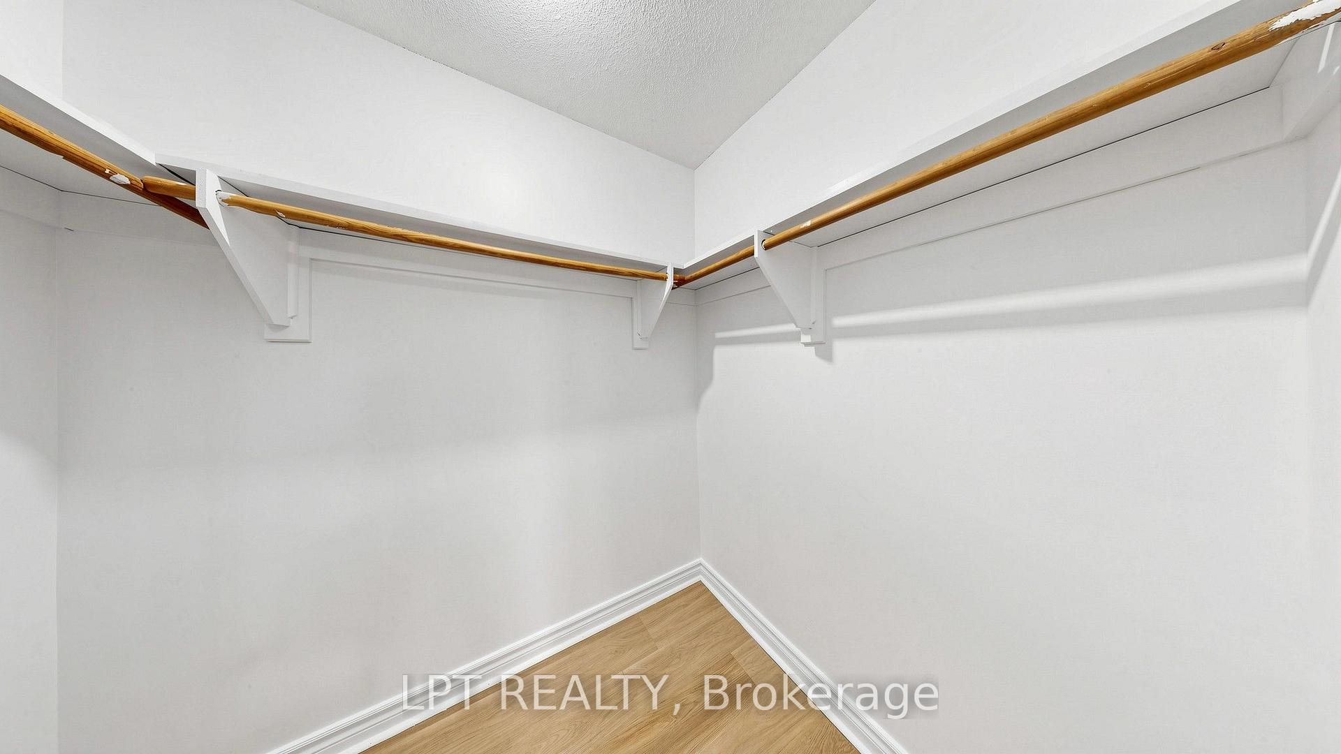 Photo 22 of 81 Shady Pine Circle, Brampton, Sandringham-Wellington — HOMEH