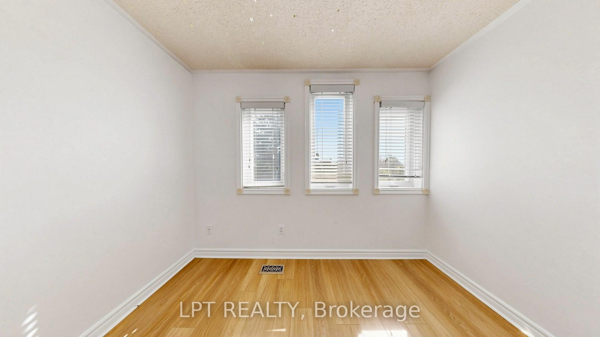 Photo 24 of 81 Shady Pine Circle, Brampton, Sandringham-Wellington — HOMEH