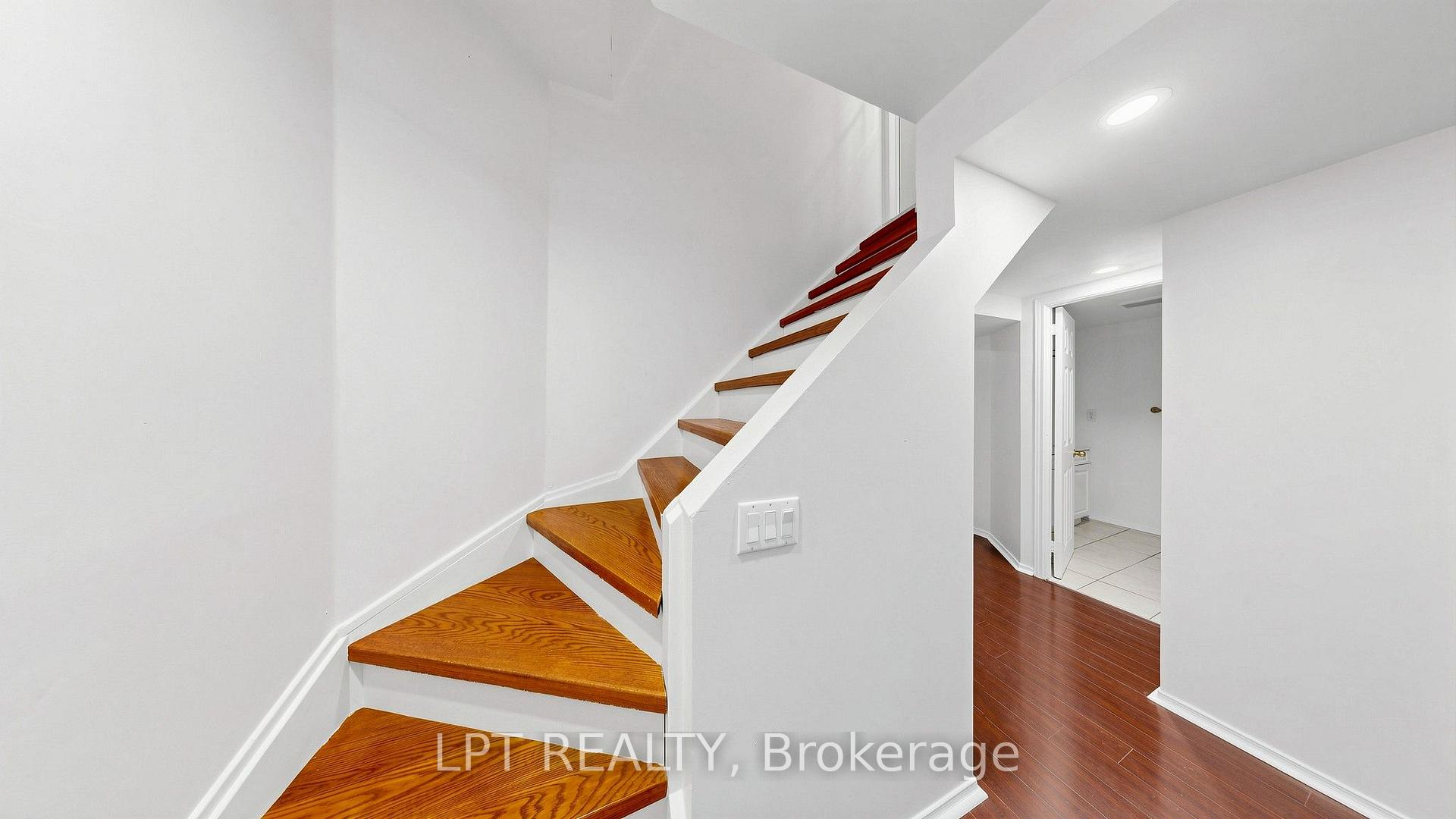 Photo 27 of 81 Shady Pine Circle, Brampton, Sandringham-Wellington — HOMEH