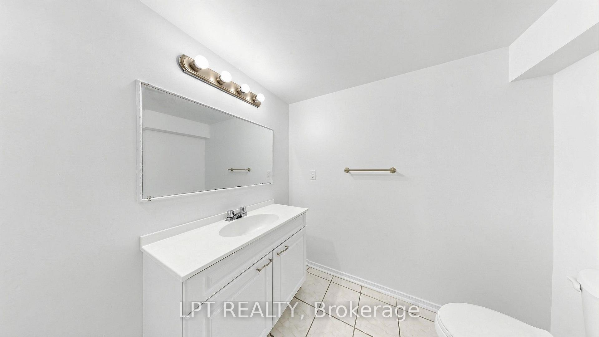 Photo 31 of 81 Shady Pine Circle, Brampton, Sandringham-Wellington — HOMEH
