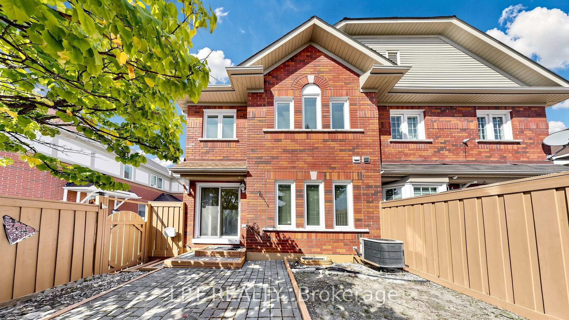 Photo 35 of 81 Shady Pine Circle, Brampton, Sandringham-Wellington — HOMEH