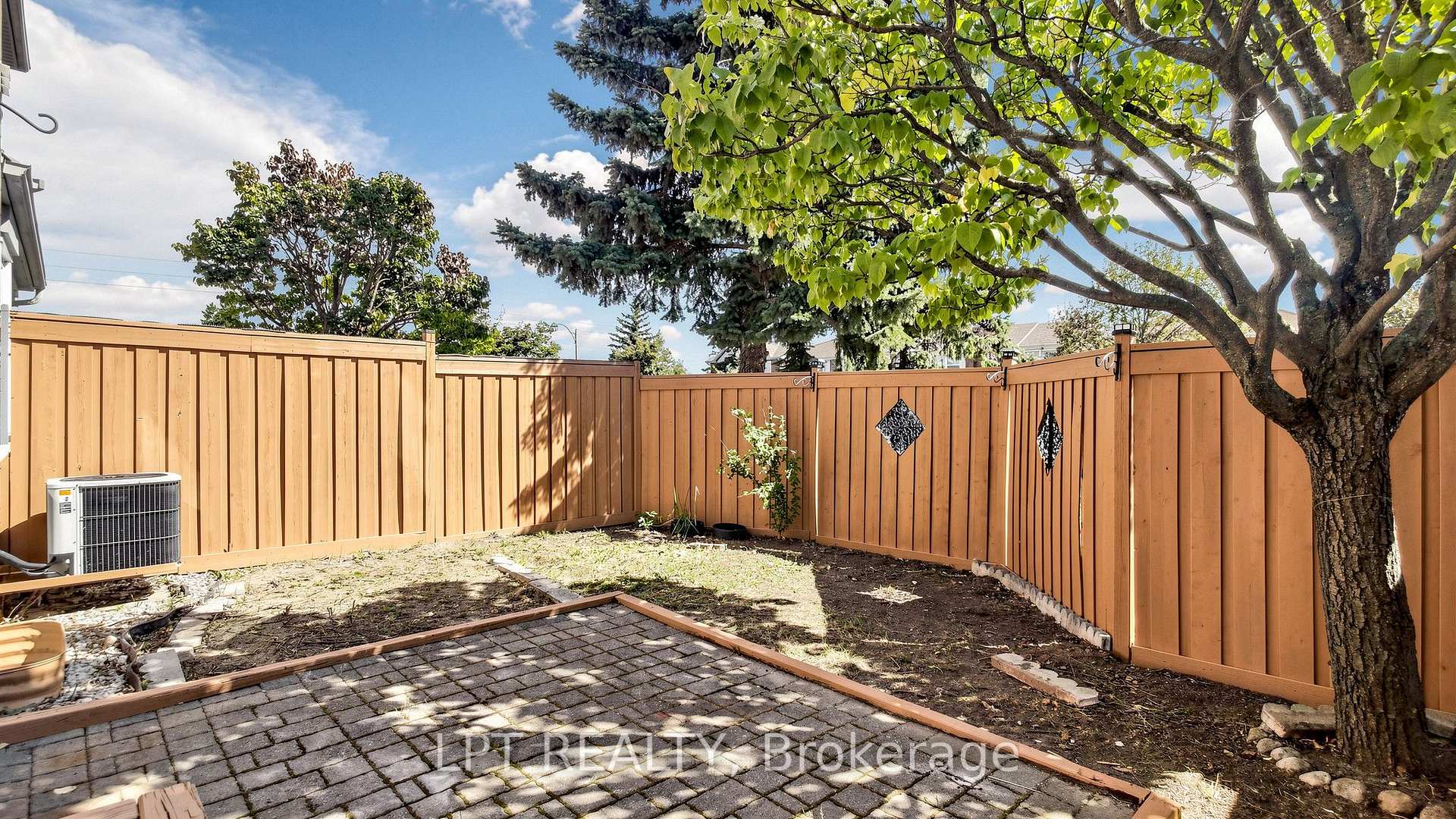 Photo 37 of 81 Shady Pine Circle, Brampton, Sandringham-Wellington — HOMEH