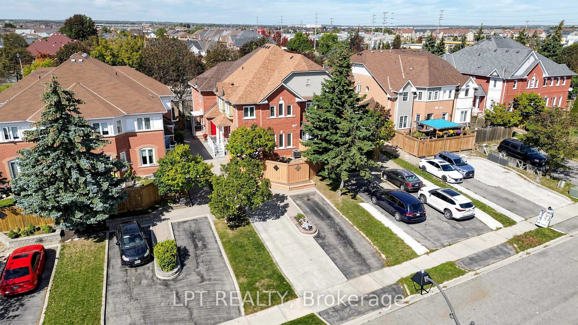 Photo 40 of 81 Shady Pine Circle, Brampton, Sandringham-Wellington — HOMEH