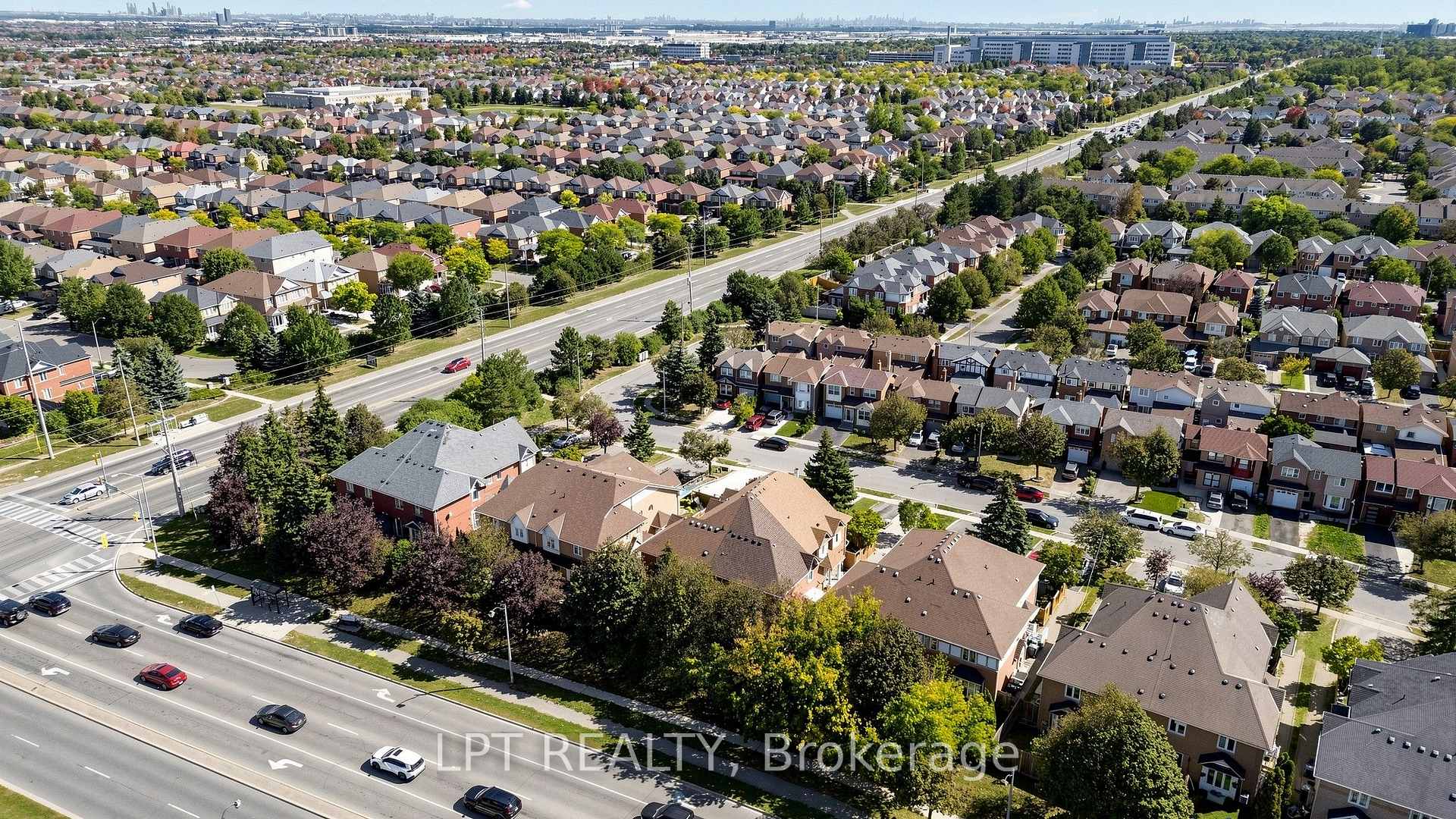 Photo 43 of 81 Shady Pine Circle, Brampton, Sandringham-Wellington — HOMEH