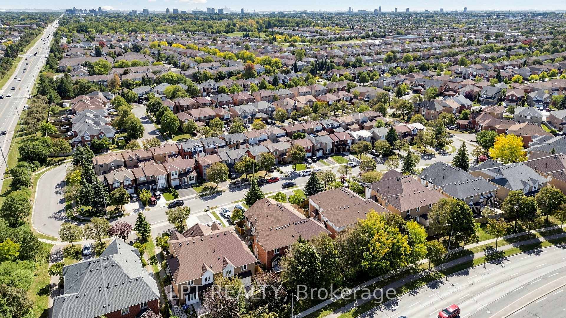 Photo 44 of 81 Shady Pine Circle, Brampton, Sandringham-Wellington — HOMEH