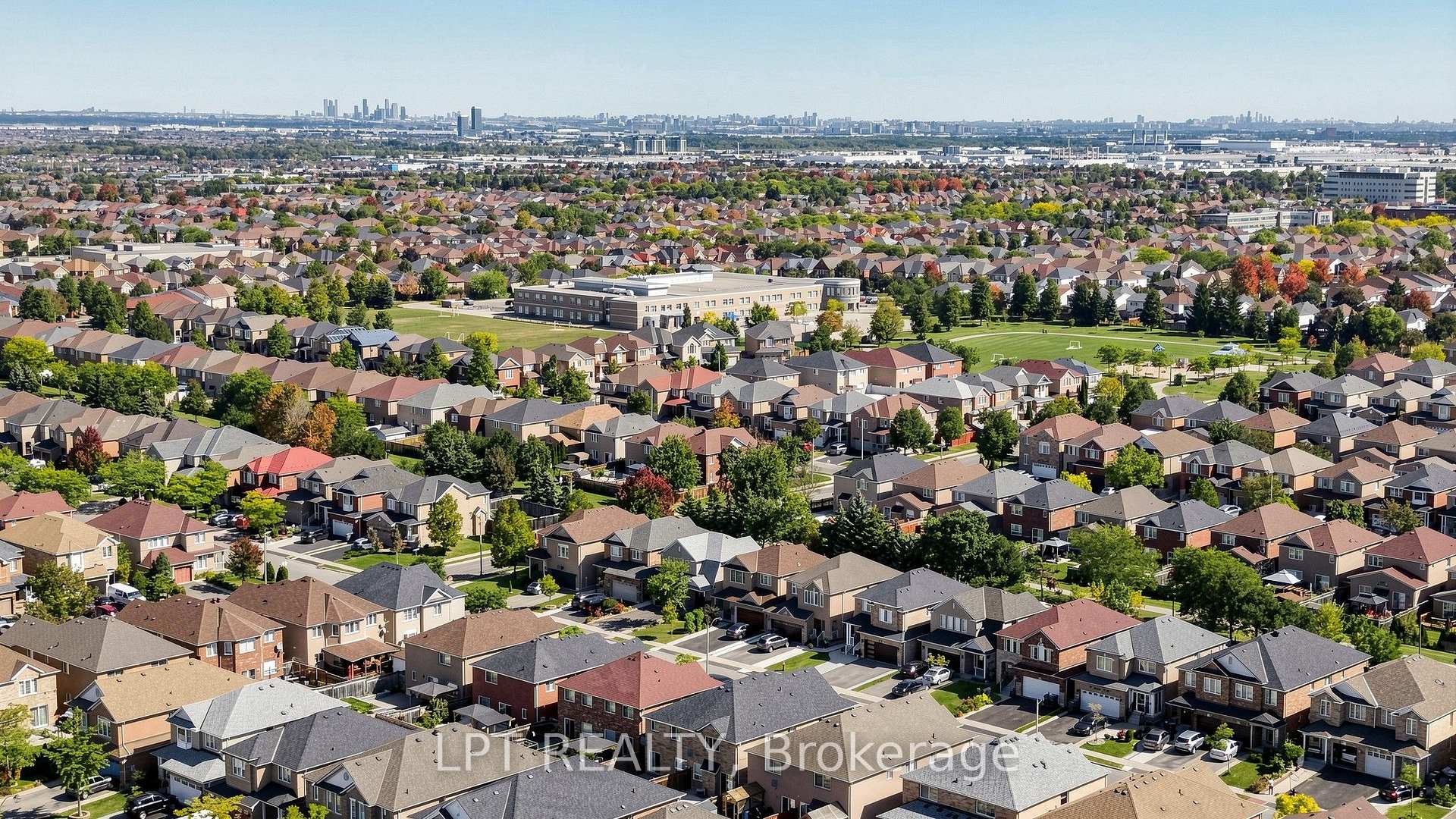 Photo 45 of 81 Shady Pine Circle, Brampton, Sandringham-Wellington — HOMEH