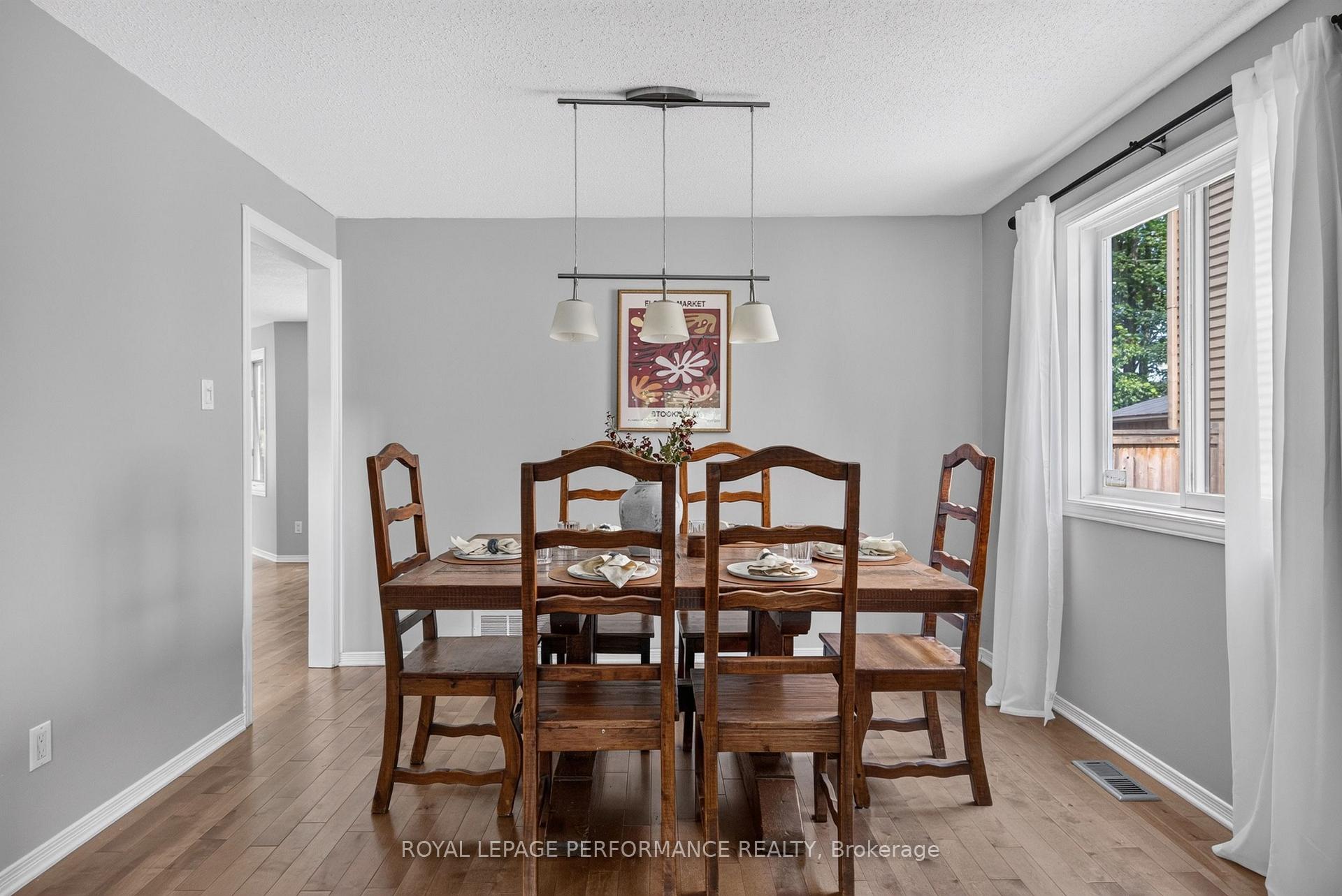 Photo 8 of 1720 Bellechasse Place, Ottawa, Chapel Hill — HOMEH