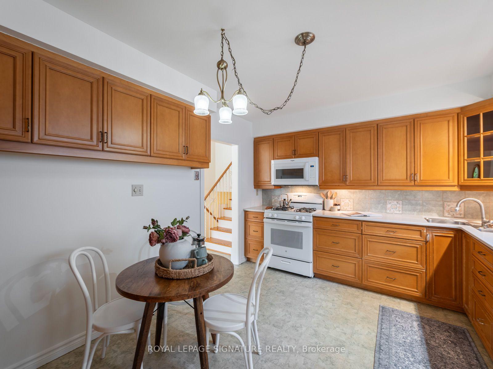 Photo 12 of 46 Manorglen Crescent, Scarborough, Agincourt South-Malvern West — HOMEH