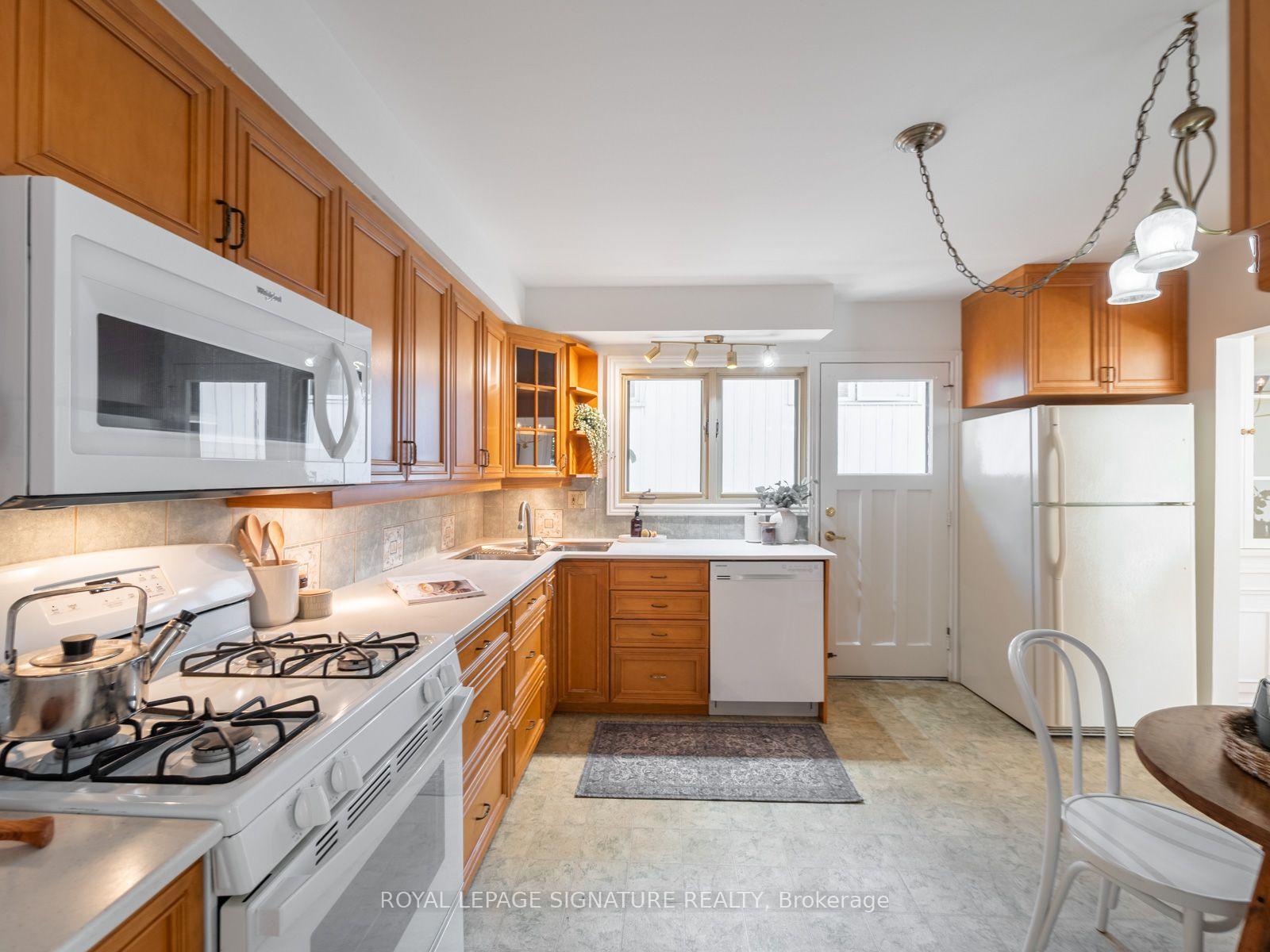 Photo 13 of 46 Manorglen Crescent, Scarborough, Agincourt South-Malvern West — HOMEH