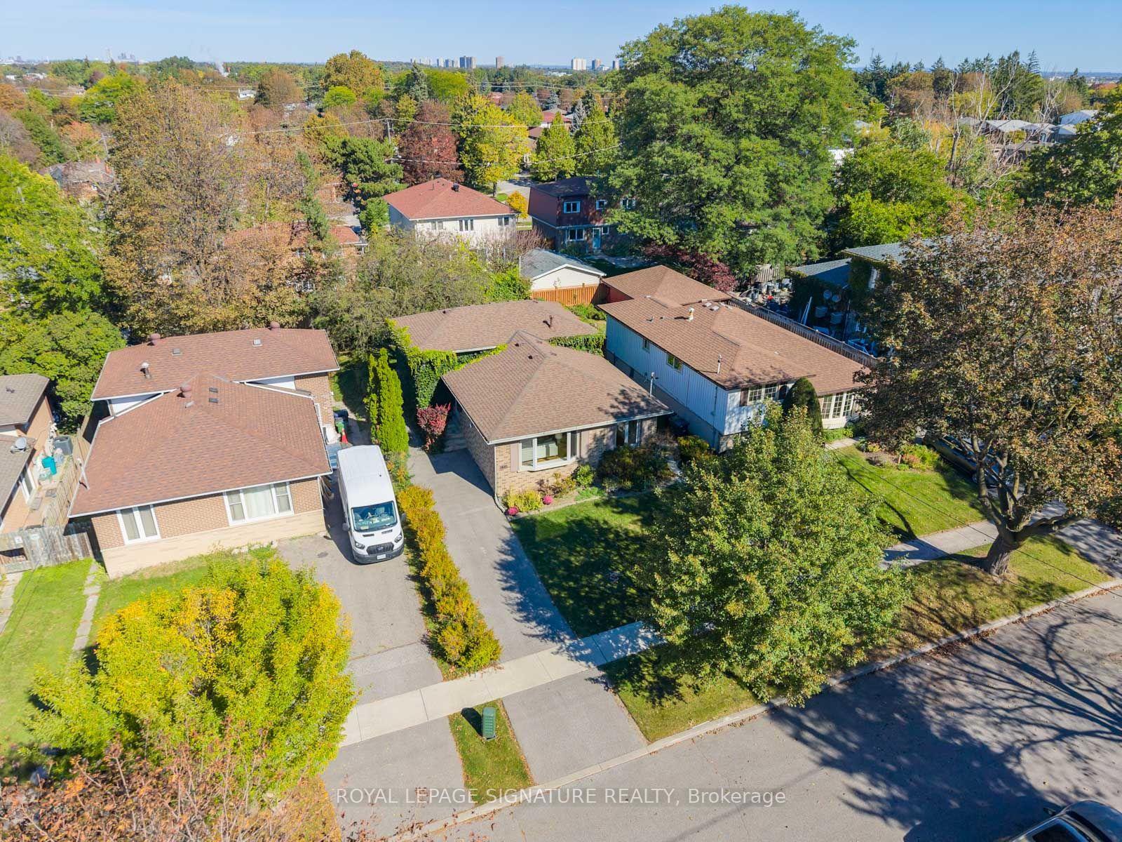 Photo 34 of 46 Manorglen Crescent, Scarborough, Agincourt South-Malvern West — HOMEH