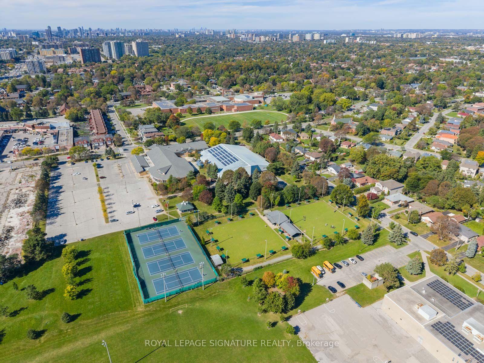 Photo 36 of 46 Manorglen Crescent, Scarborough, Agincourt South-Malvern West — HOMEH