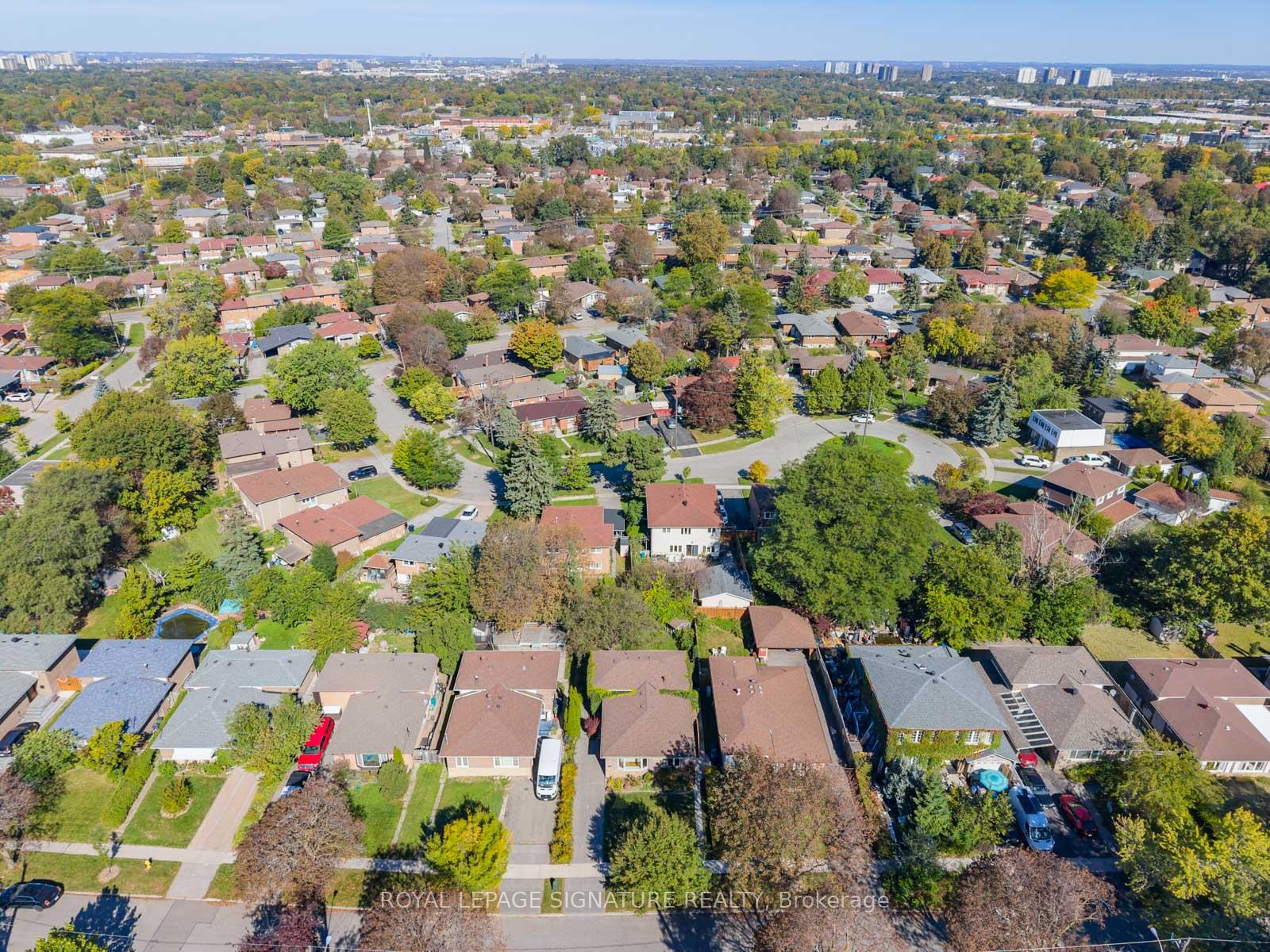 Photo 37 of 46 Manorglen Crescent, Scarborough, Agincourt South-Malvern West — HOMEH
