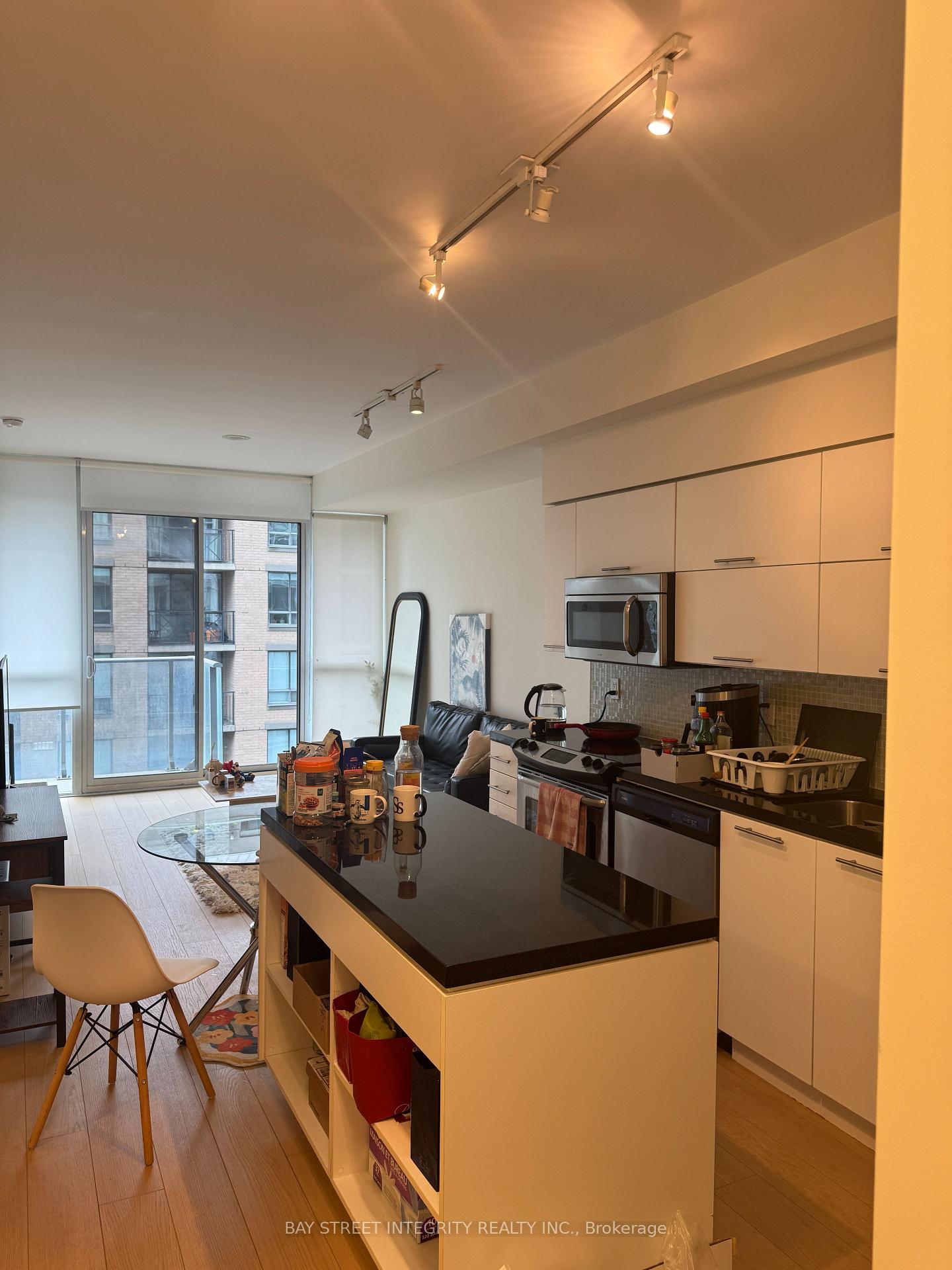 Photo 2 of Unit 1405, 126 Simcoe Street, Toronto, Waterfront Communities — HOMEH