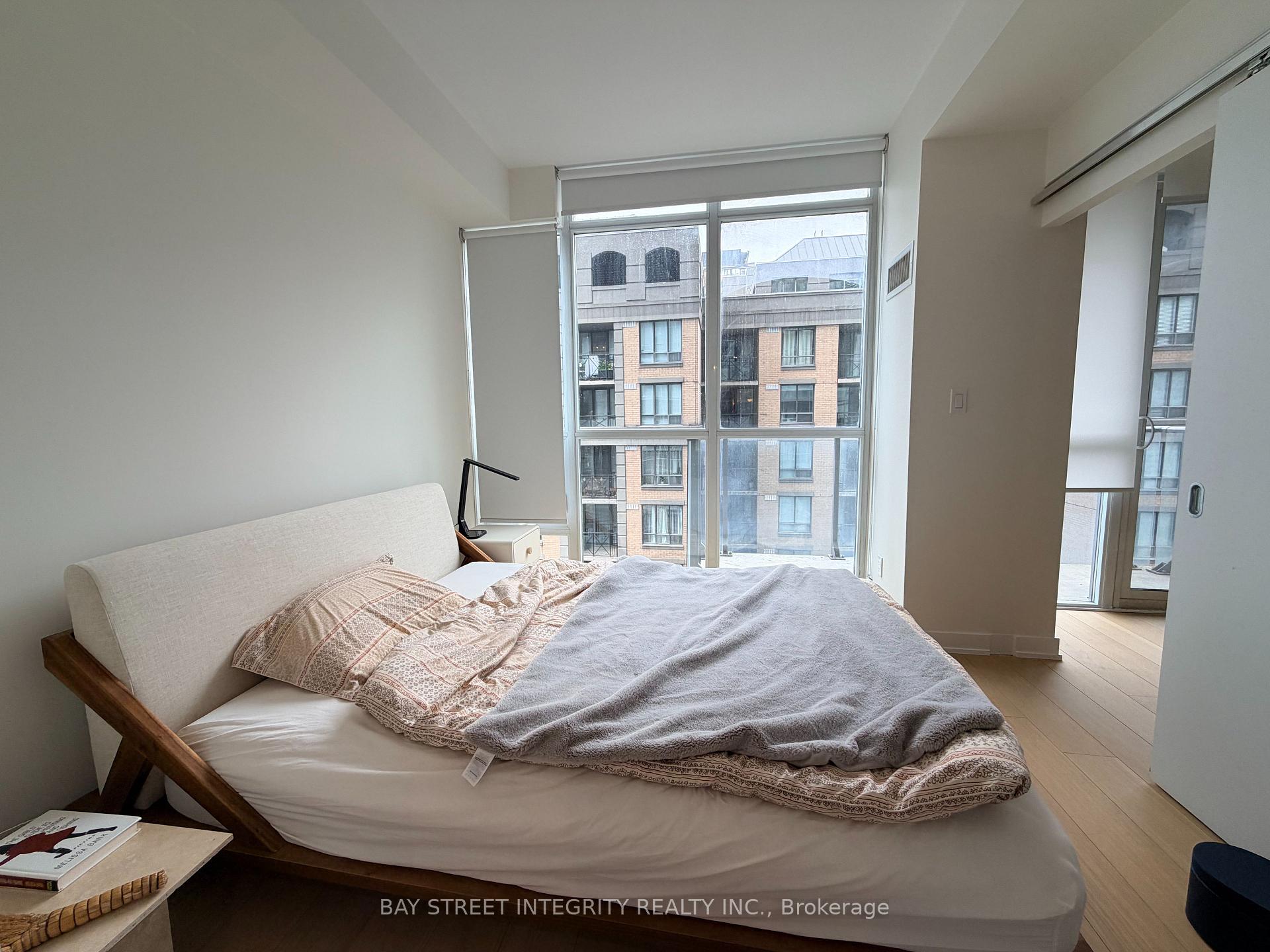 Photo 5 of Unit 1405, 126 Simcoe Street, Toronto, Waterfront Communities — HOMEH