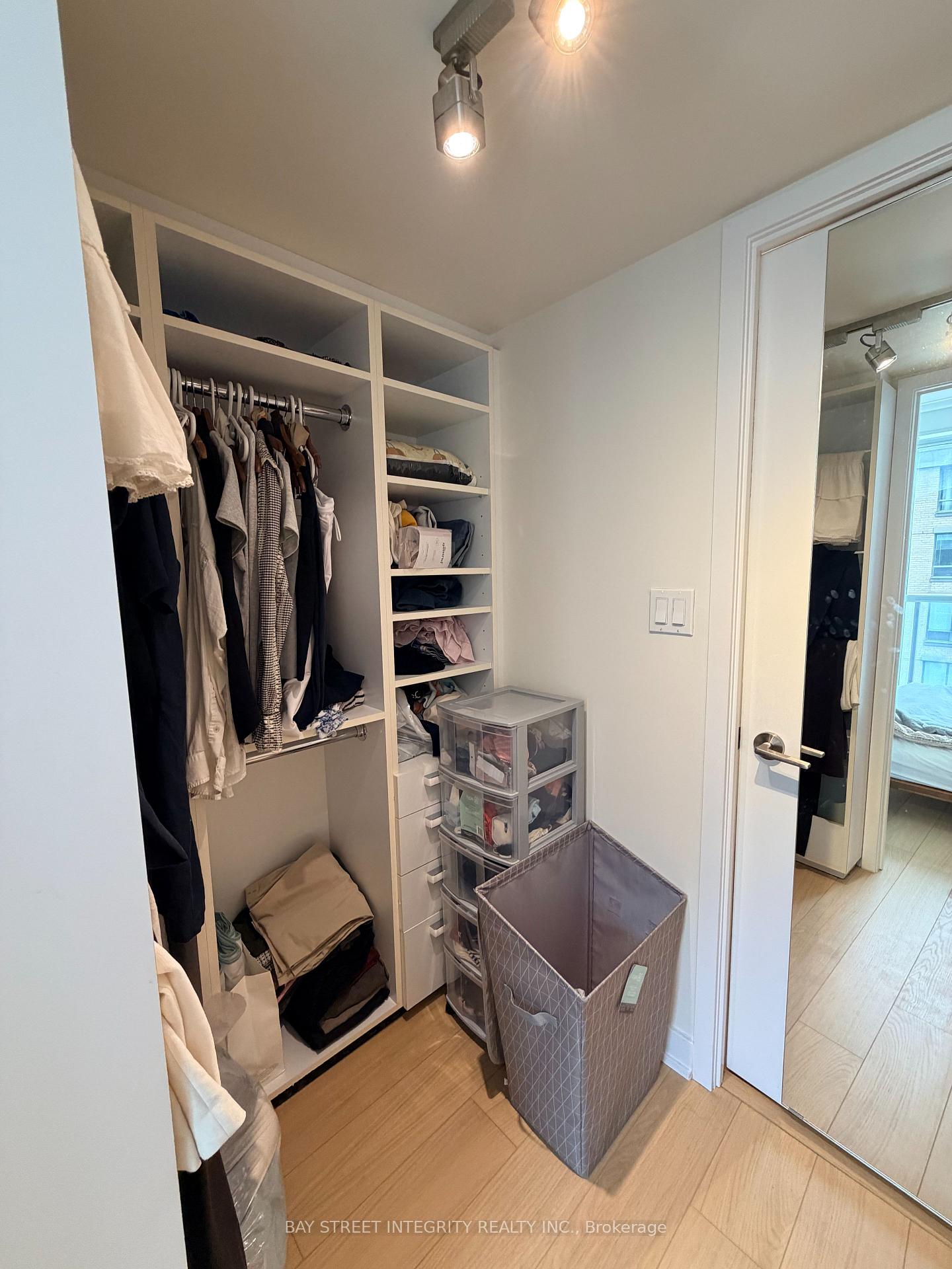 Photo 7 of Unit 1405, 126 Simcoe Street, Toronto, Waterfront Communities — HOMEH