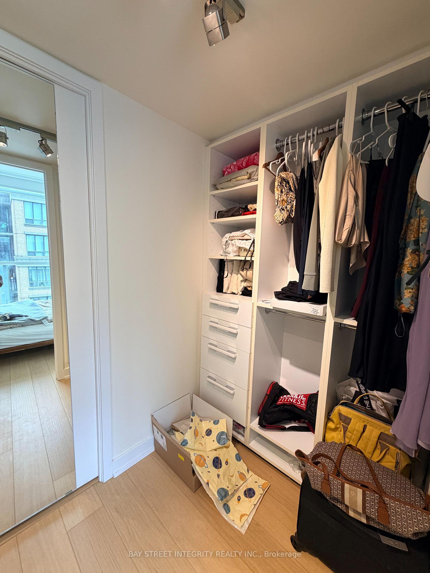 Photo 6 of Unit 1405, 126 Simcoe Street, Toronto, Waterfront Communities — HOMEH