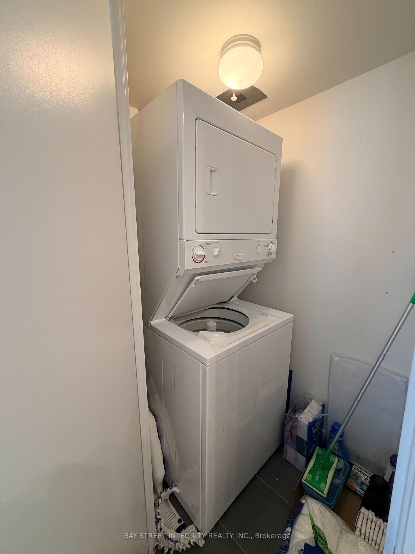 Photo 10 of Unit 1405, 126 Simcoe Street, Toronto, Waterfront Communities — HOMEH