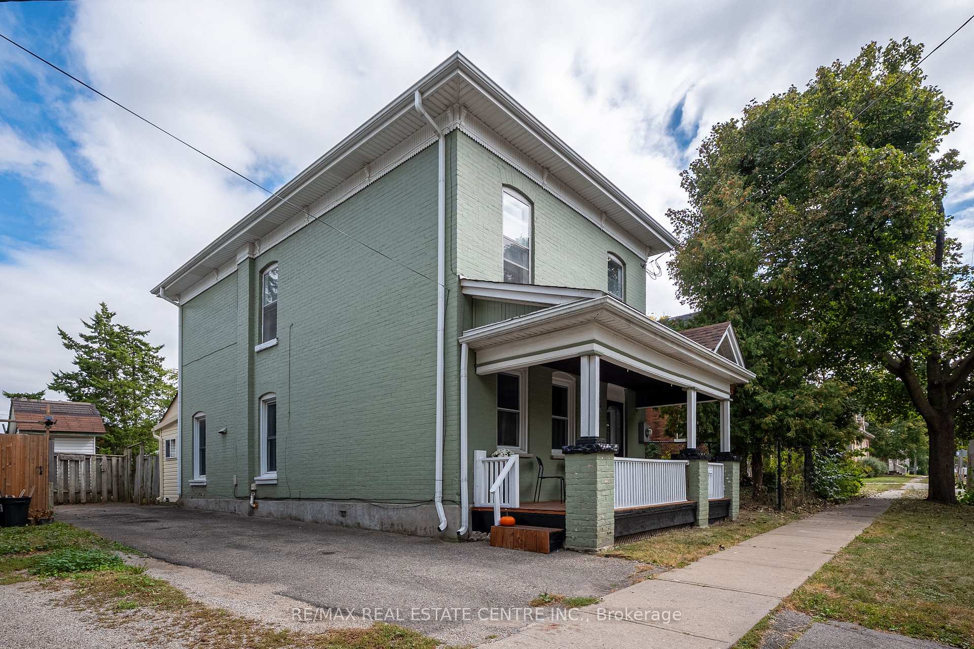 Photo 4 of 137 Alfred Street, Brantford, Downtown Core — HOMEH