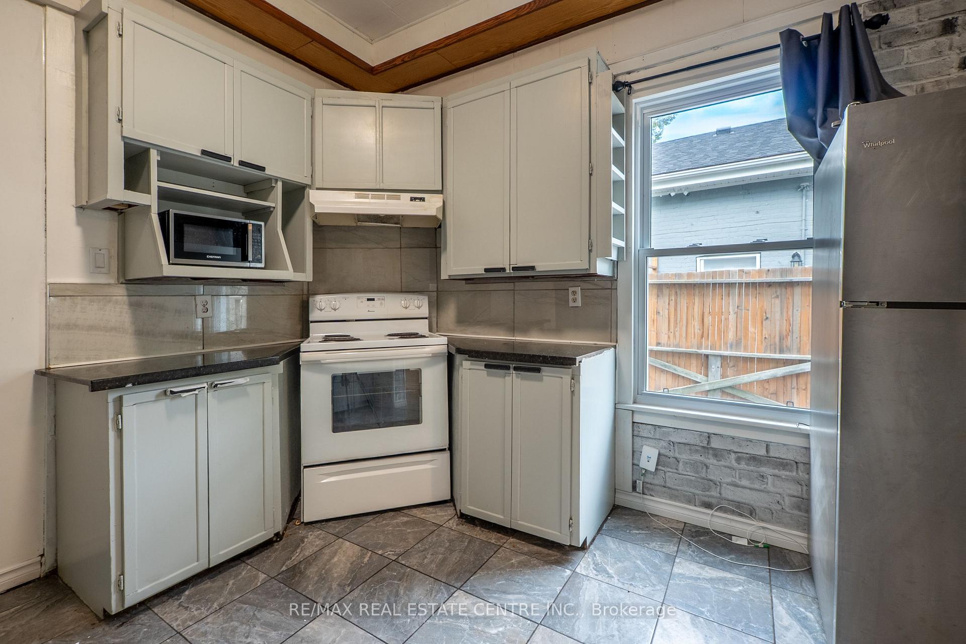 Photo 24 of 137 Alfred Street, Brantford, Downtown Core — HOMEH