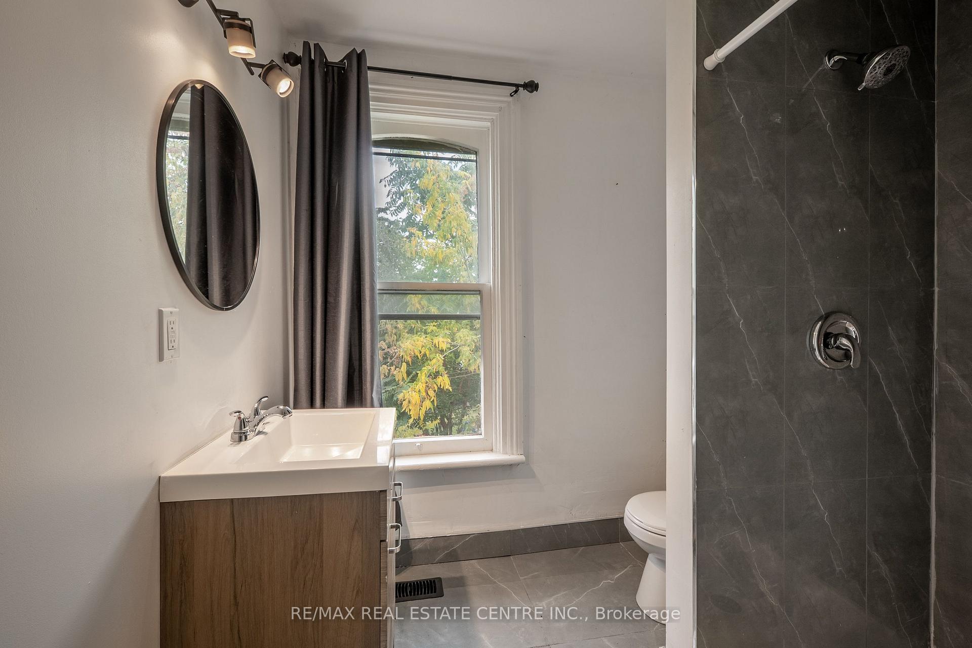 Photo 38 of 137 Alfred Street, Brantford, Downtown Core — HOMEH