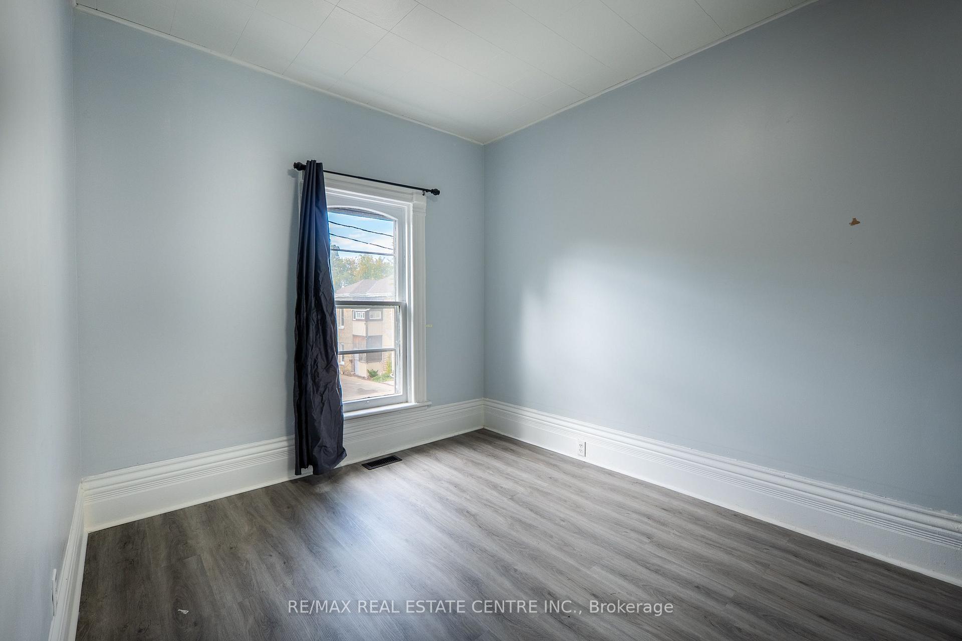 Photo 42 of 137 Alfred Street, Brantford, Downtown Core — HOMEH