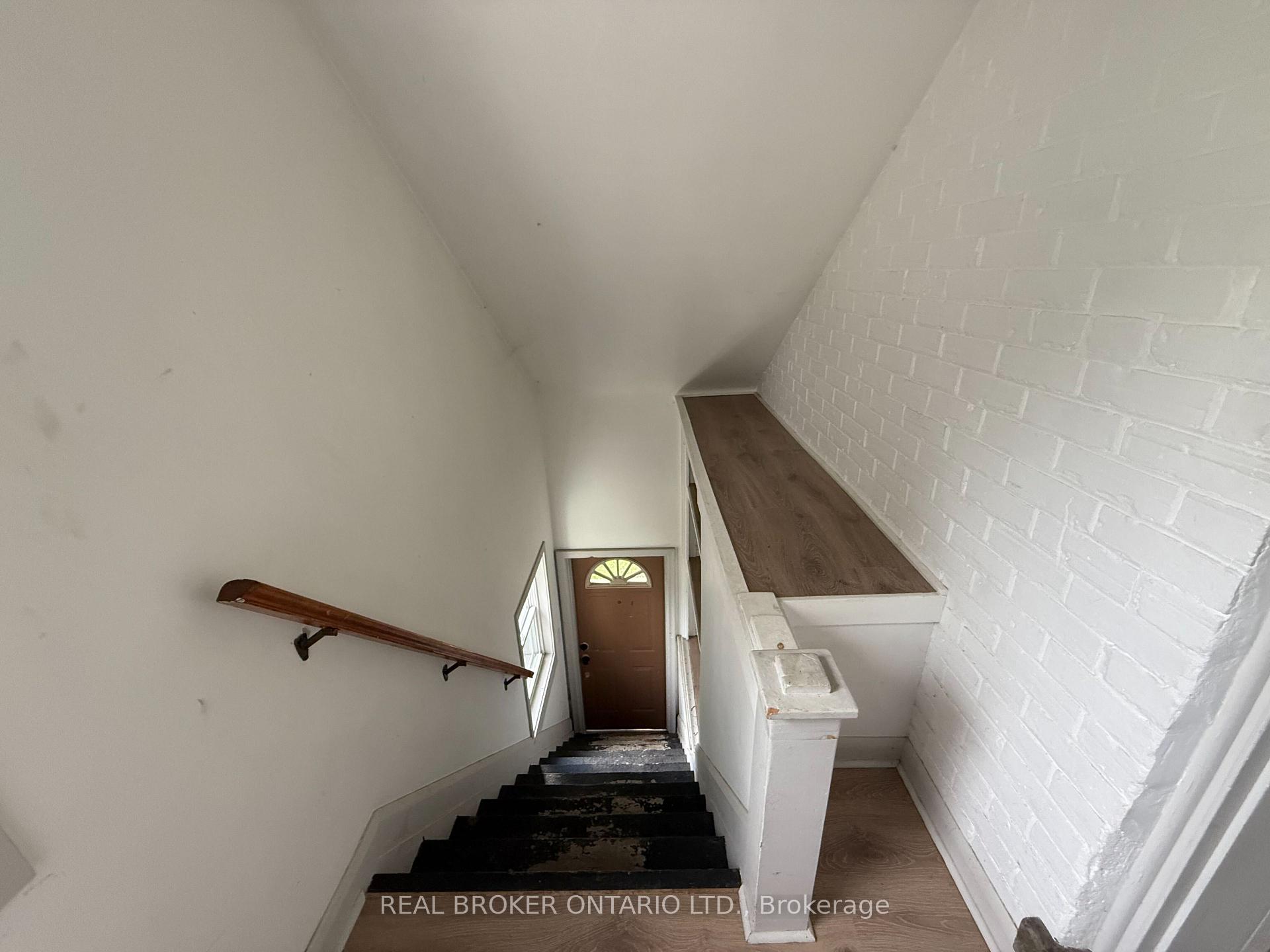 Photo 2 of Unit Upper, 23 Second Street, New Tecumseth, Beeton — HOMEH