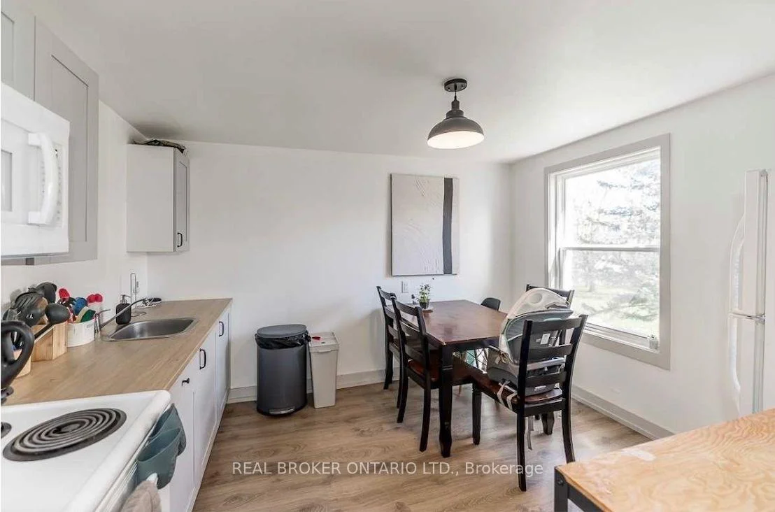 Photo 6 of Unit Upper, 23 Second Street, New Tecumseth, Beeton — HOMEH