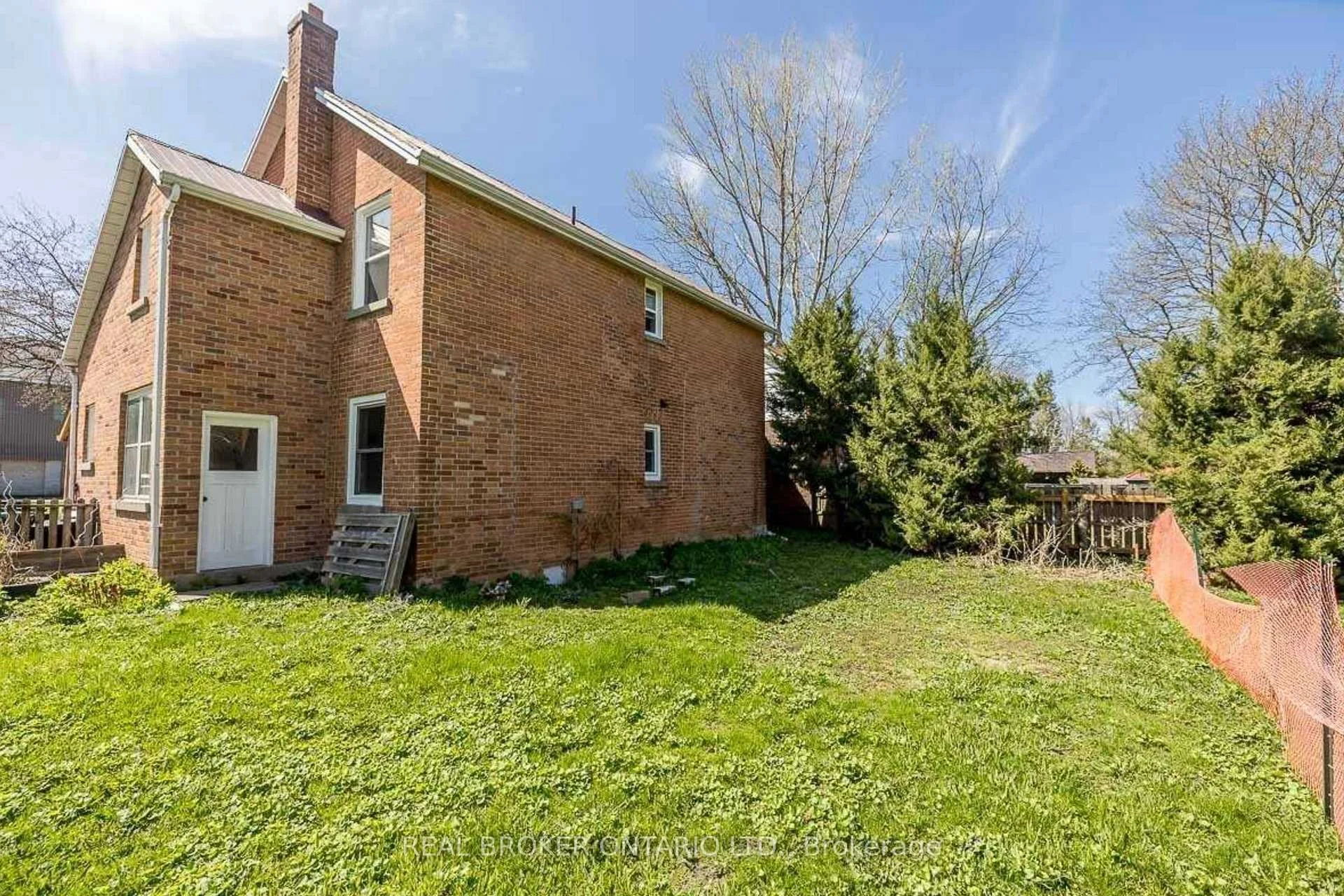 Photo 12 of Unit Upper, 23 Second Street, New Tecumseth, Beeton — HOMEH