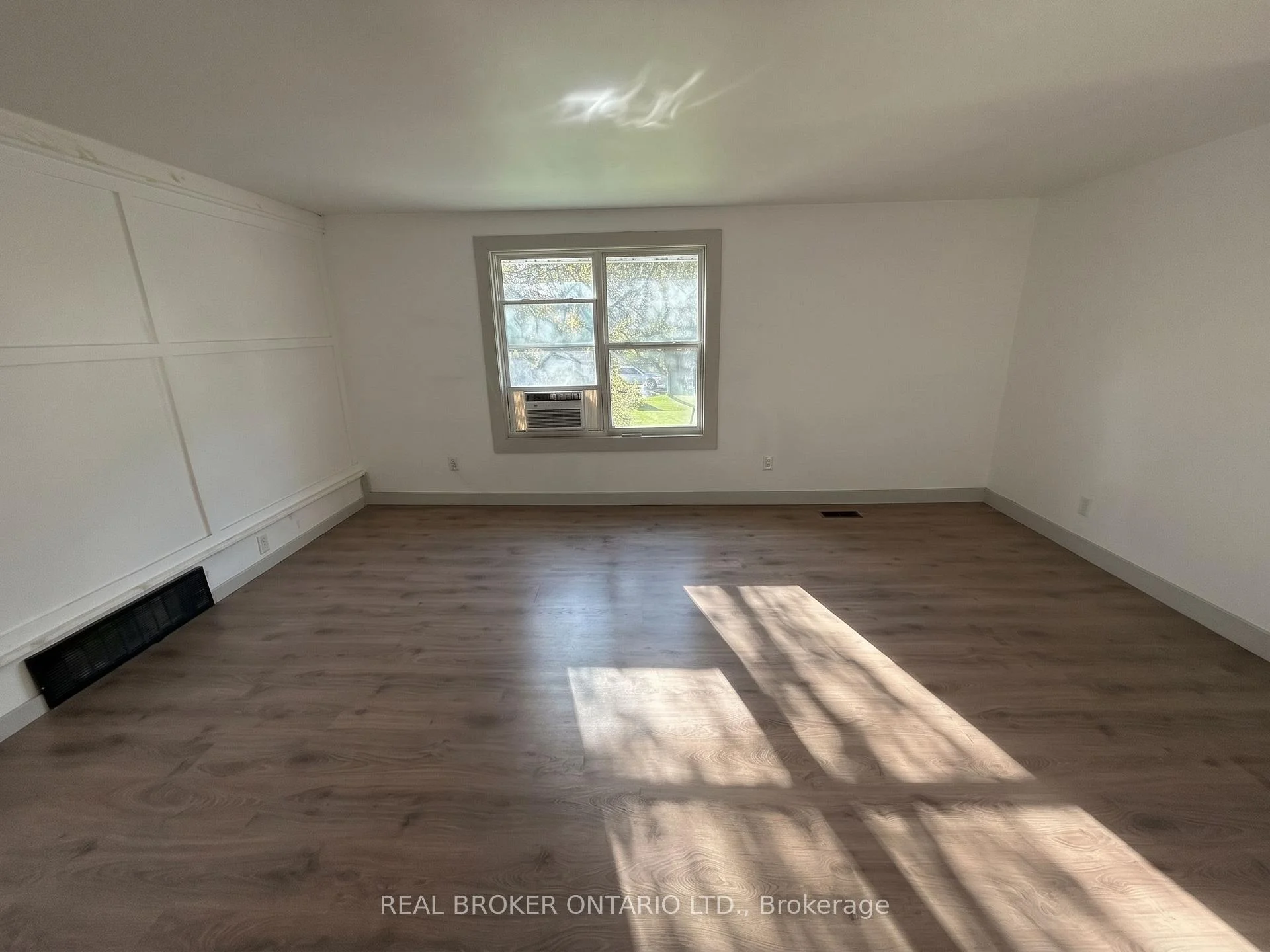 Photo 22 of Unit Upper, 23 Second Street, New Tecumseth, Beeton — HOMEH