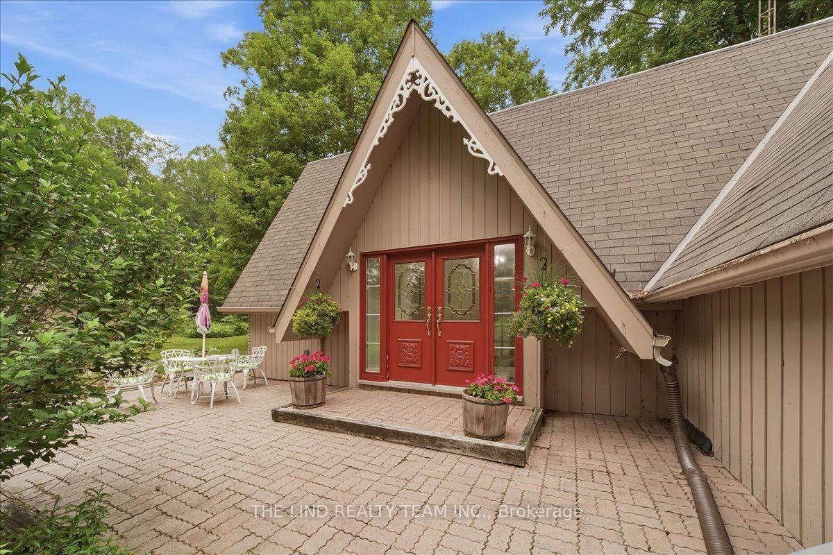Photo 5 of 100 Bridle Path, East Gwillimbury, Rural East Gwillimbury — HOMEH
