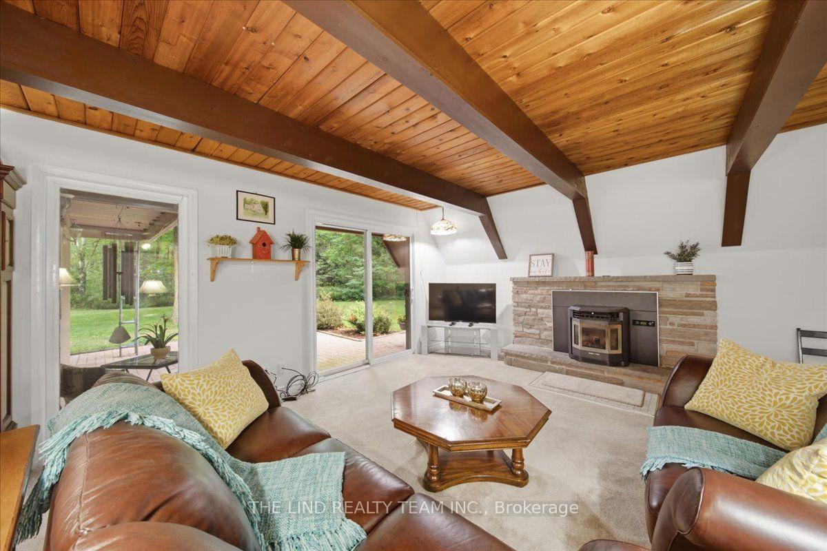 Photo 8 of 100 Bridle Path, East Gwillimbury, Rural East Gwillimbury — HOMEH