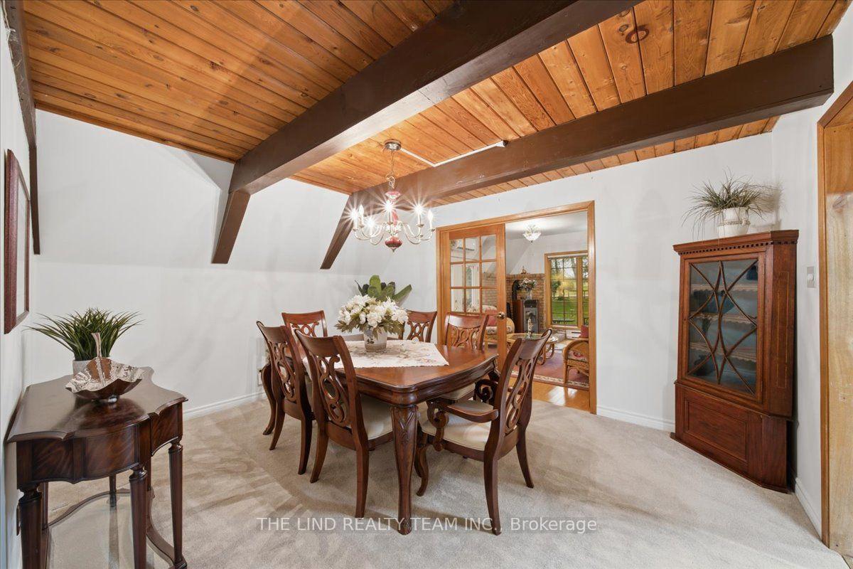 Photo 10 of 100 Bridle Path, East Gwillimbury, Rural East Gwillimbury — HOMEH