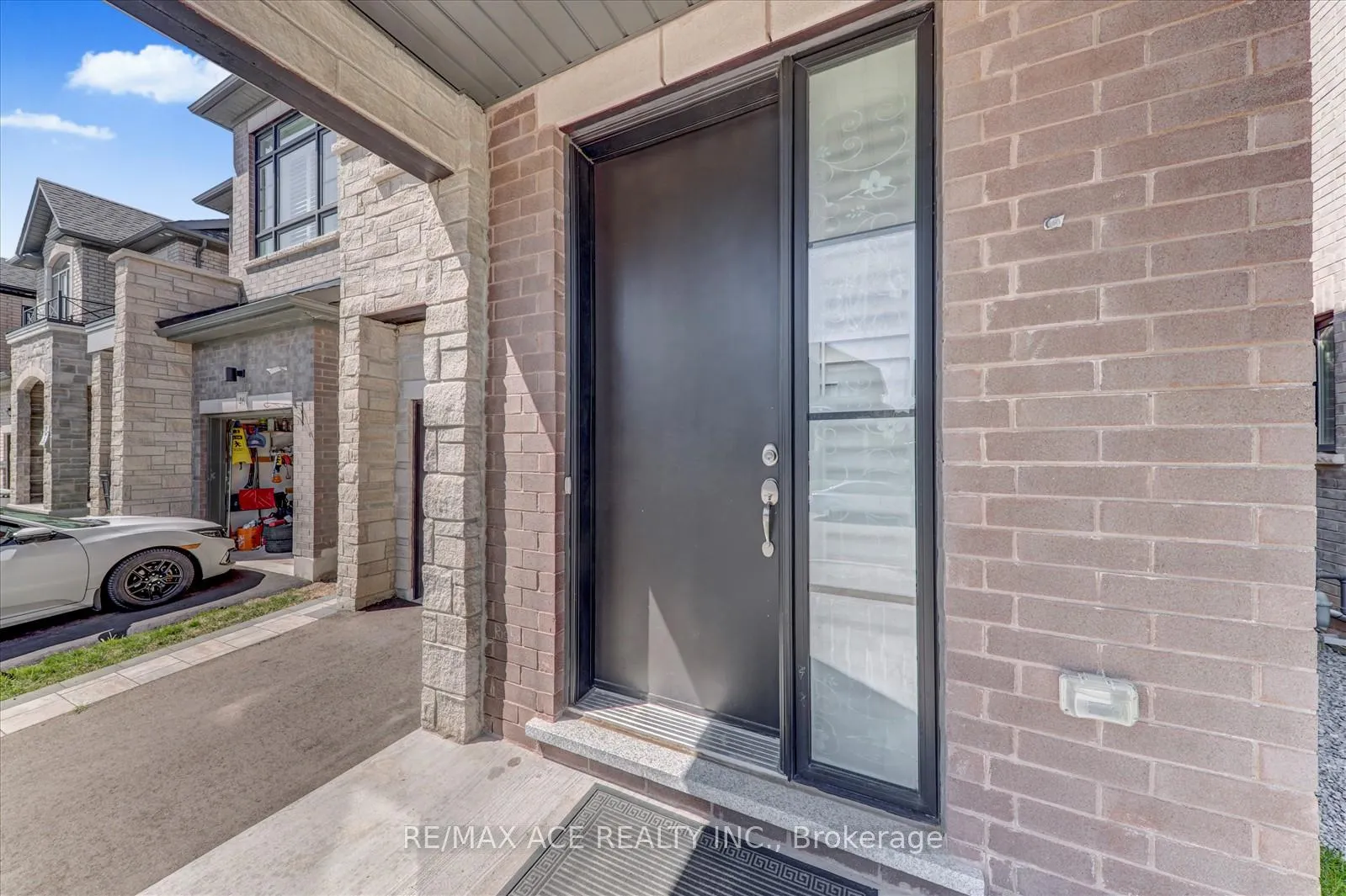 Photo 5 of 48 Closson Drive, Whitby, Rural Whitby — HOMEH