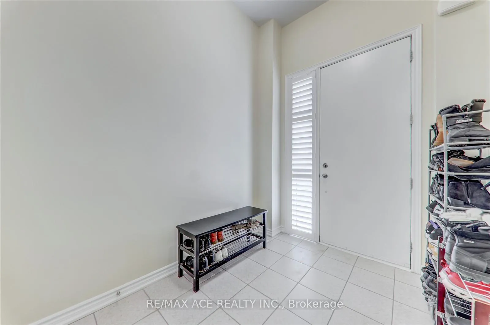 Photo 6 of 48 Closson Drive, Whitby, Rural Whitby — HOMEH