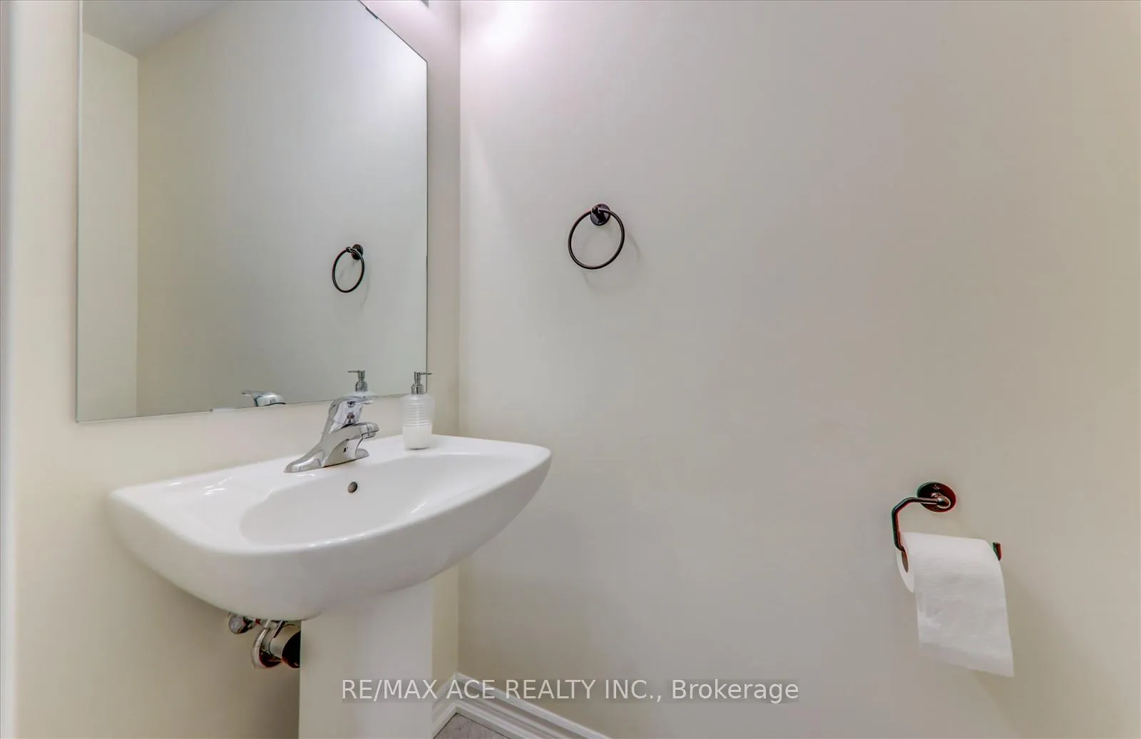 Photo 21 of 48 Closson Drive, Whitby, Rural Whitby — HOMEH