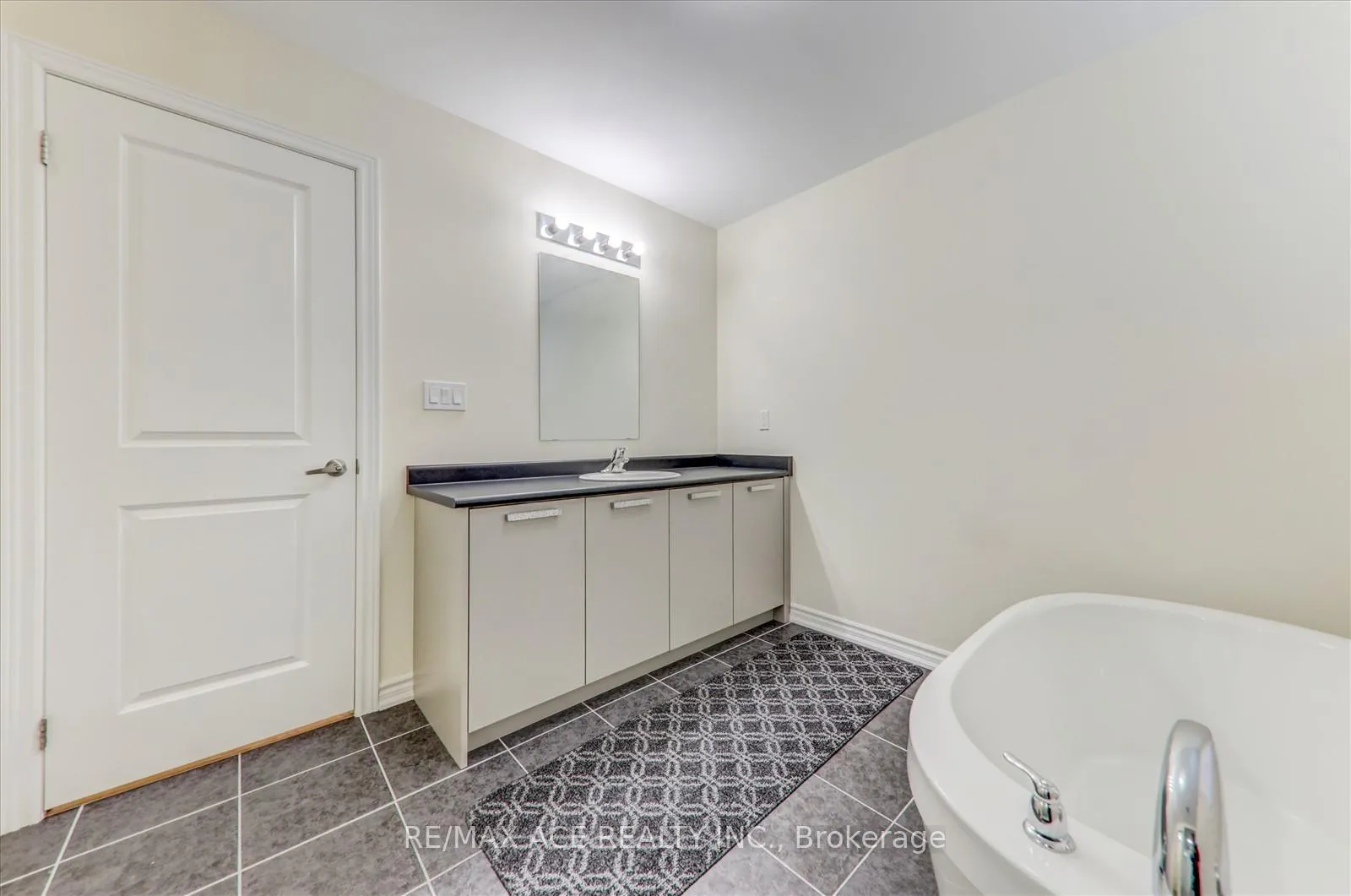 Photo 30 of 48 Closson Drive, Whitby, Rural Whitby — HOMEH