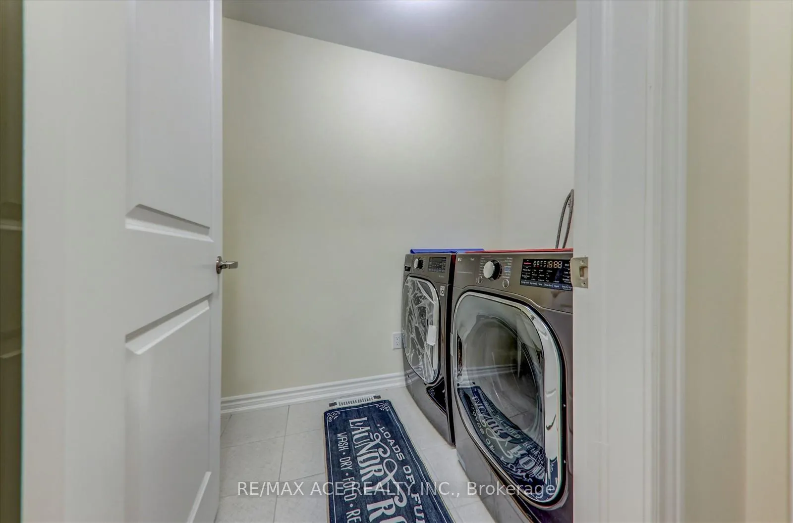 Photo 32 of 48 Closson Drive, Whitby, Rural Whitby — HOMEH
