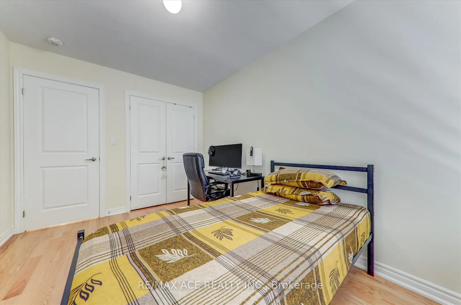 Photo 36 of 48 Closson Drive, Whitby, Rural Whitby — HOMEH