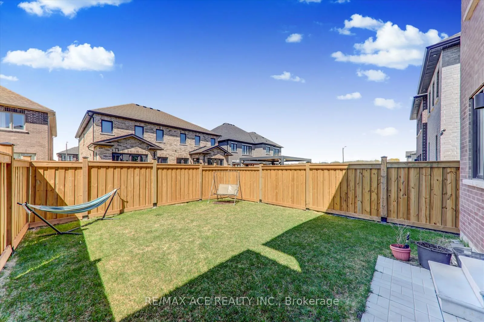 Photo 40 of 48 Closson Drive, Whitby, Rural Whitby — HOMEH