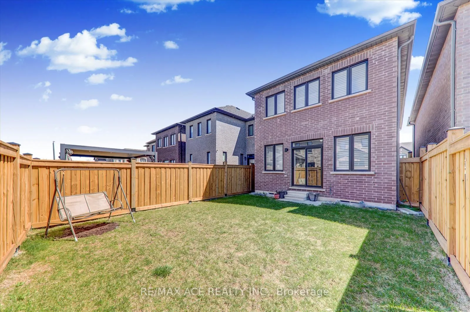 Photo 41 of 48 Closson Drive, Whitby, Rural Whitby — HOMEH